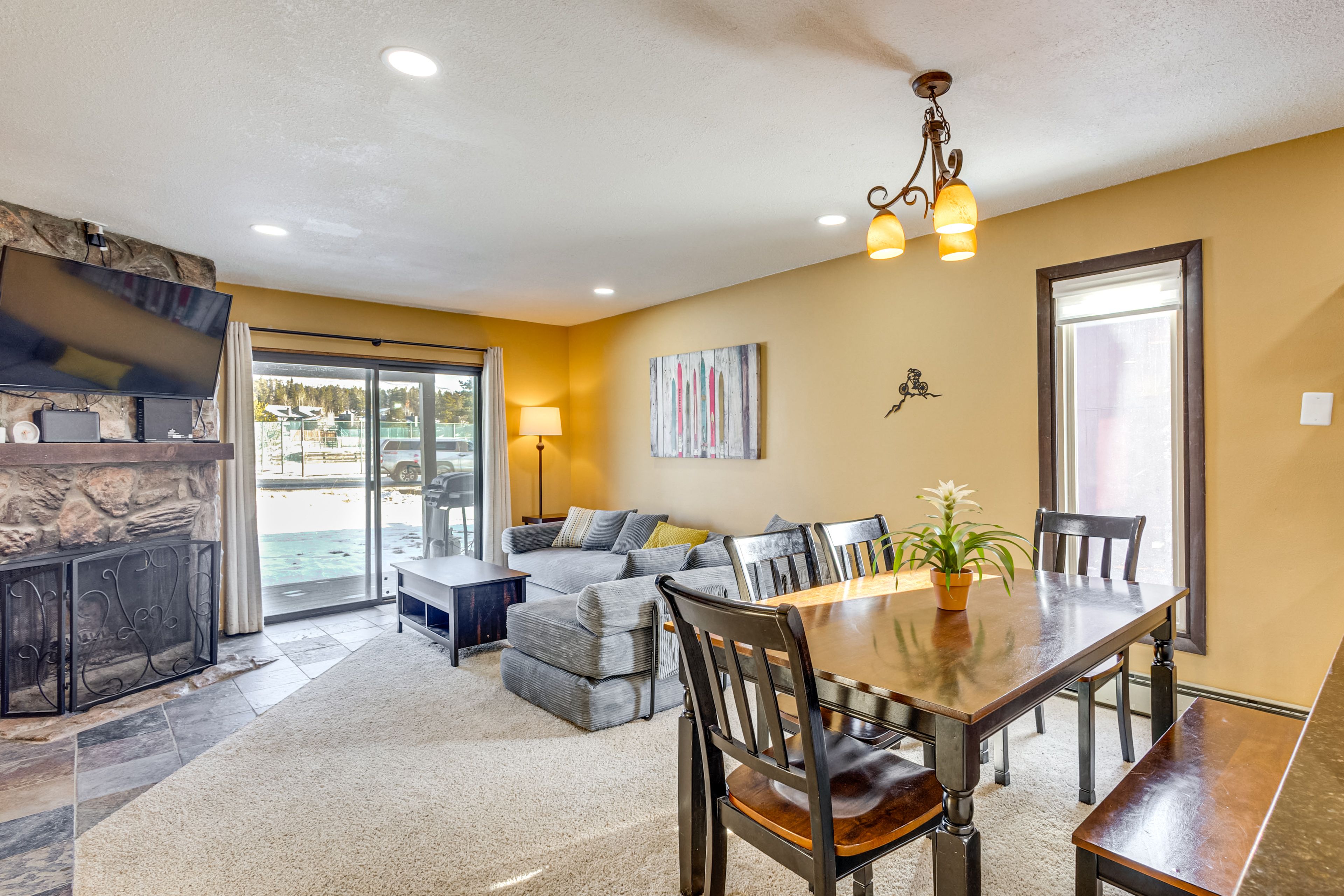 Dining Area | Dishware/Flatware