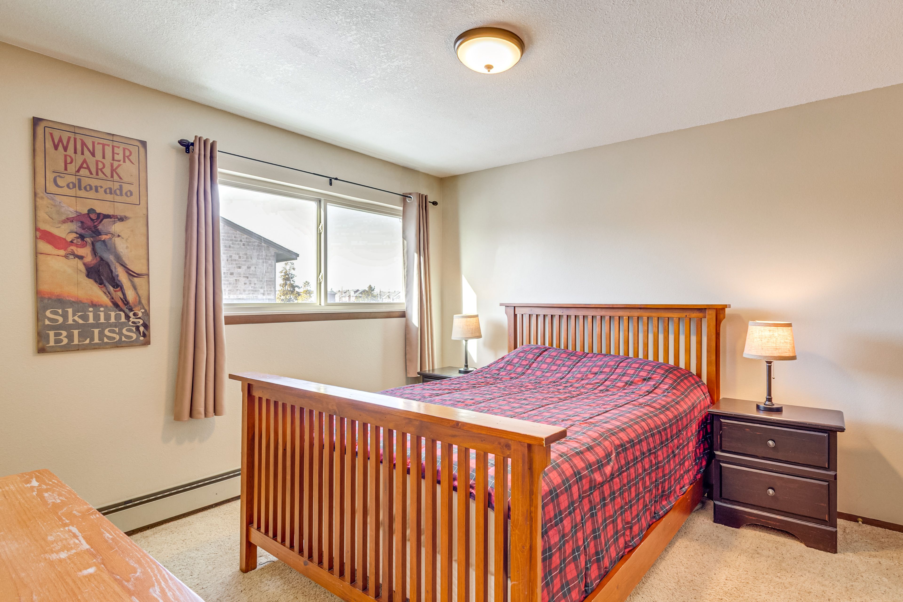 Bedroom 1 | Queen Bed