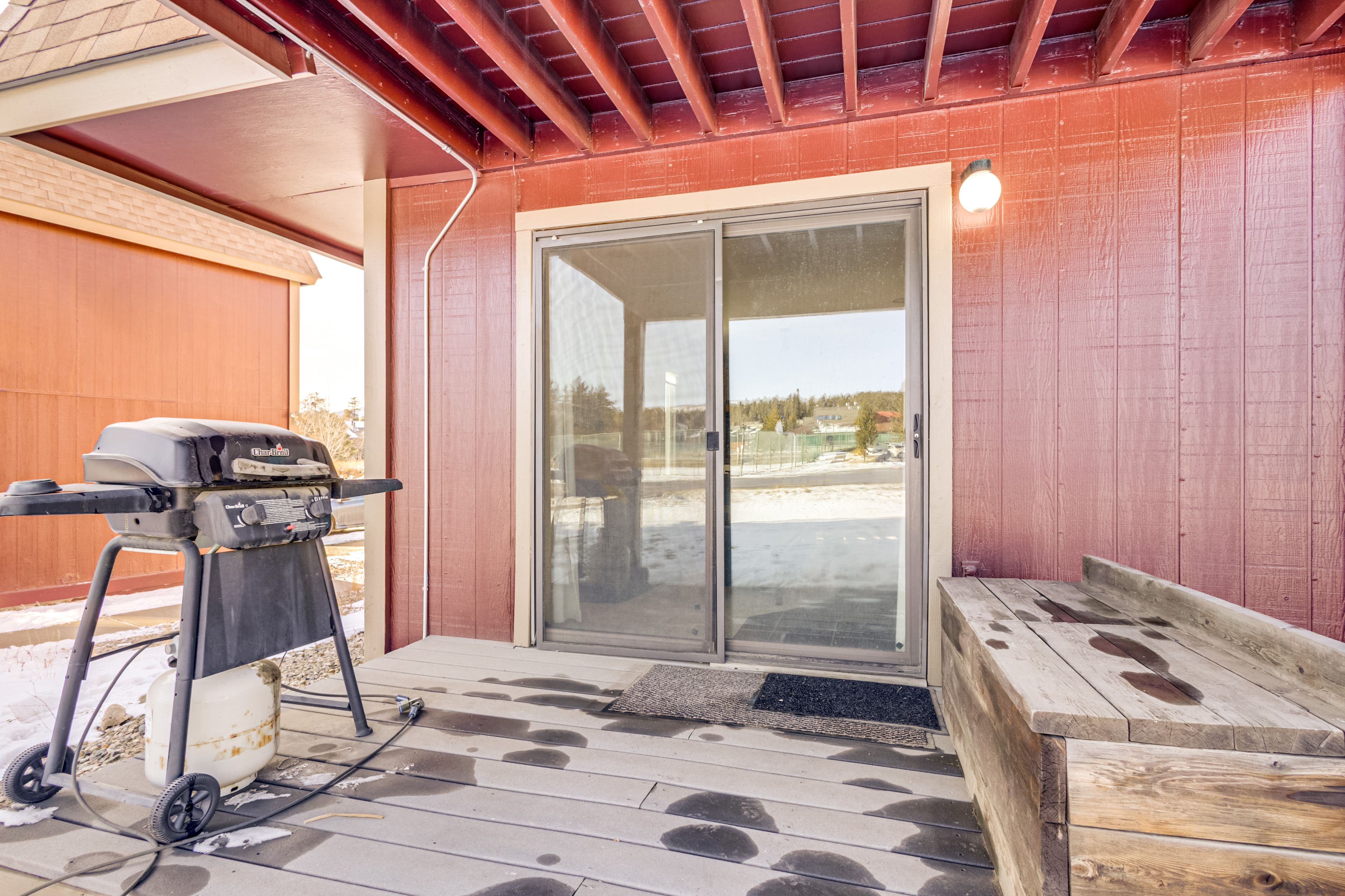 Private Patio w/ Gas Grill