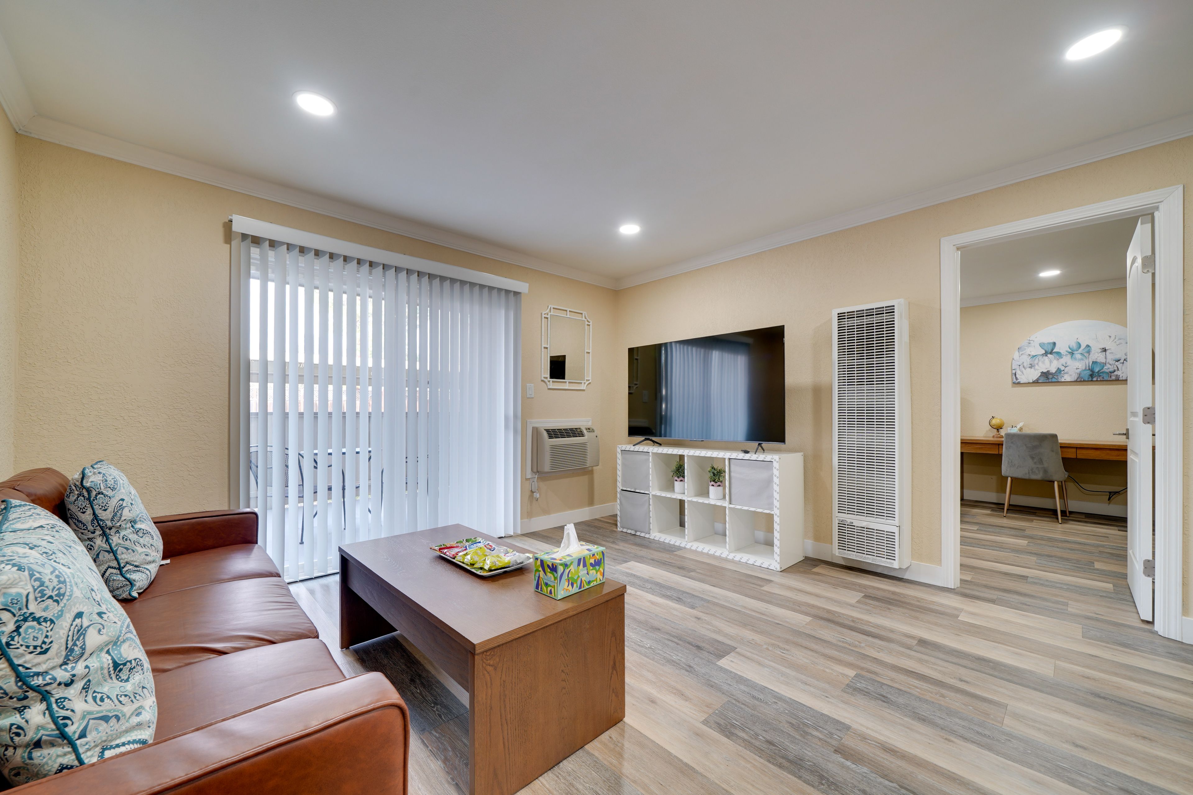 Living Room | Free WiFi