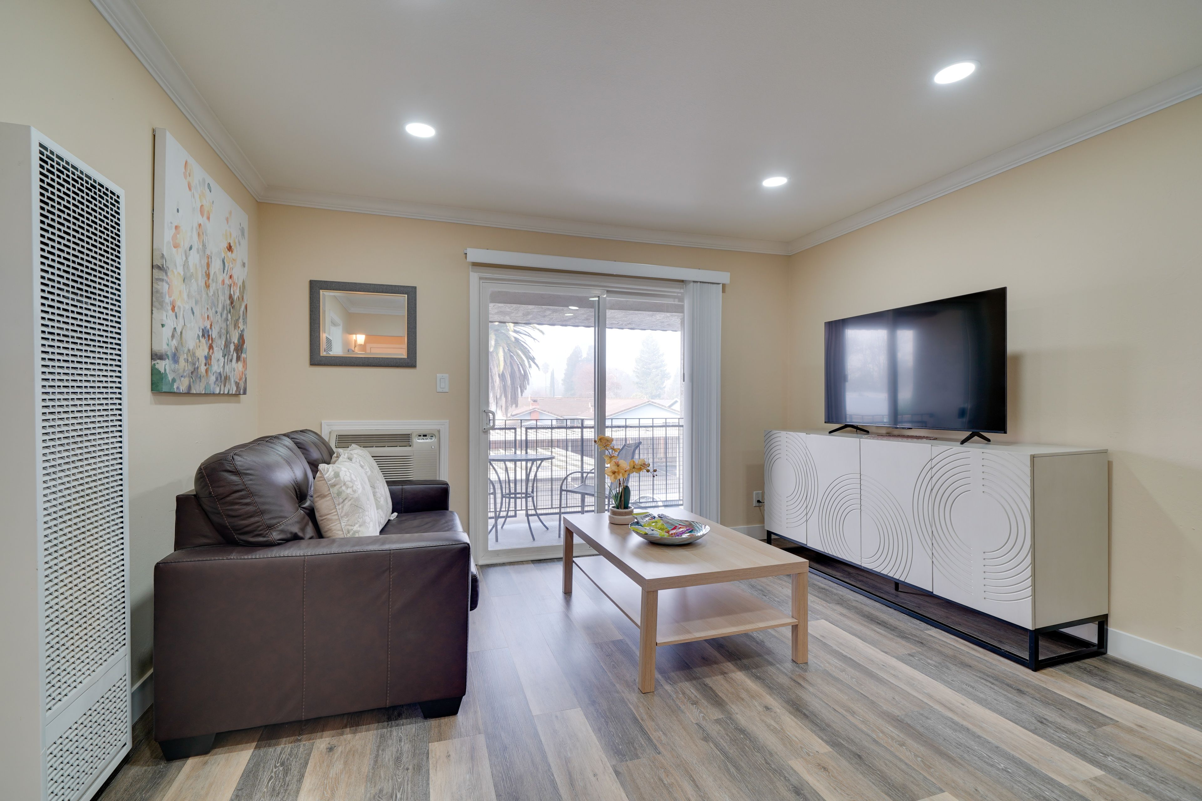 Living Room | Free WiFi