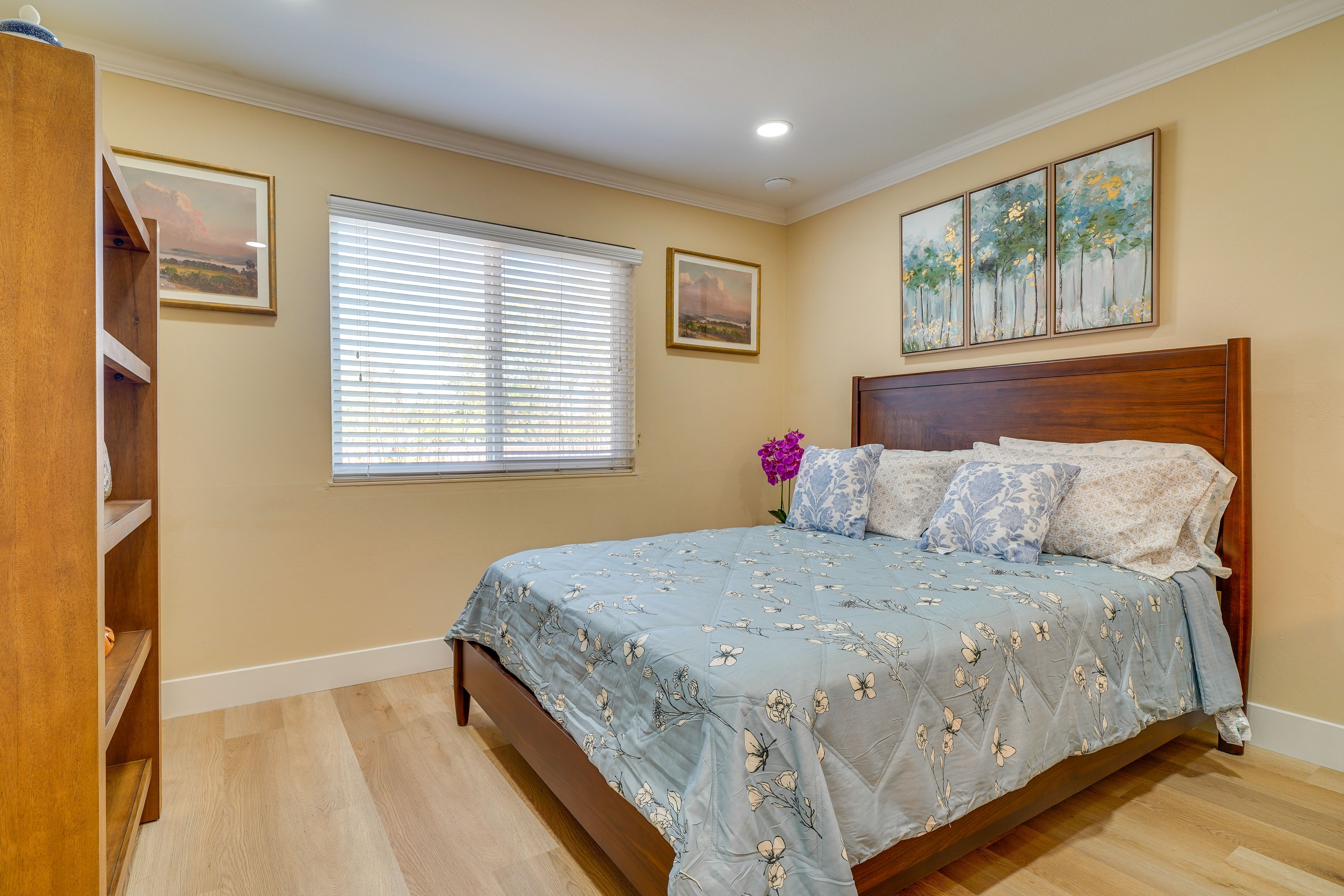 Bedroom | Queen Bed