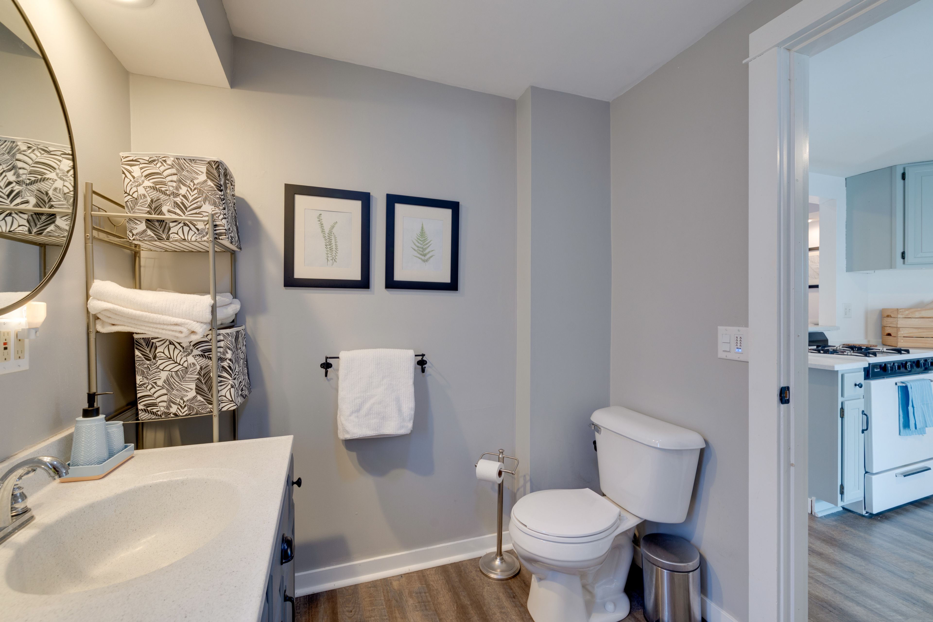 Bathroom | Bathtub/Shower | Laundry Area