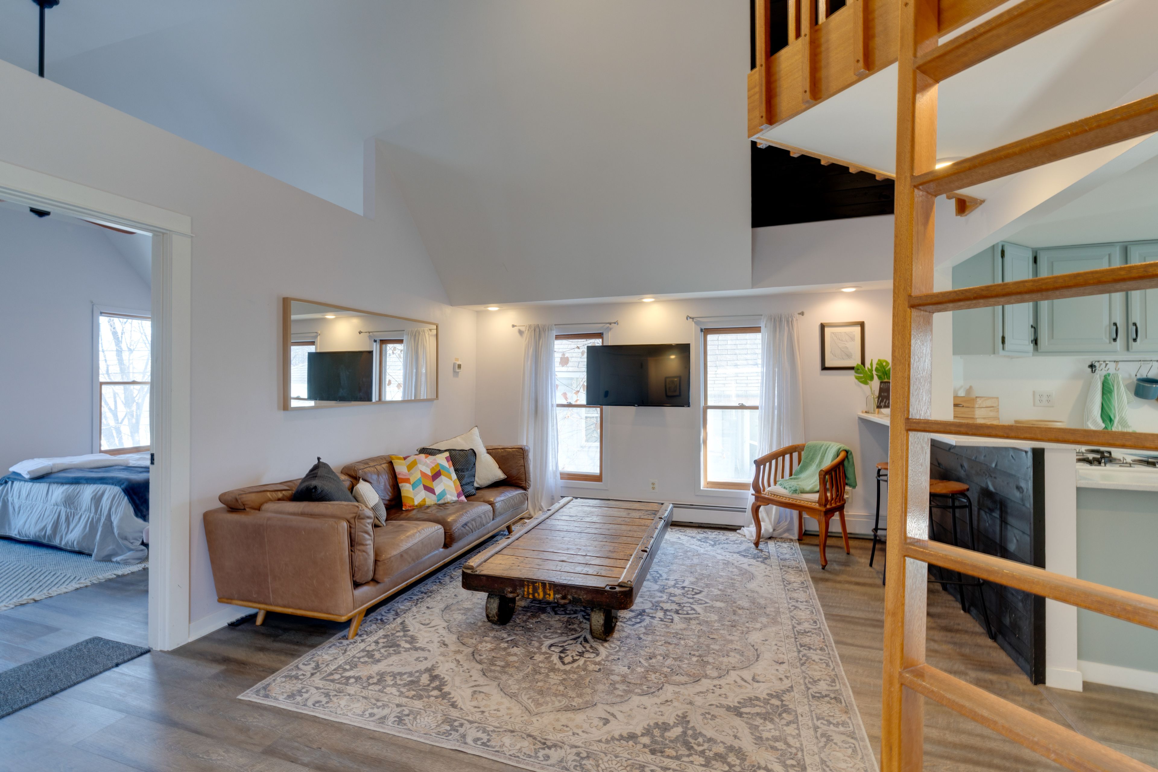 Living Room | Smart TV | Workspace