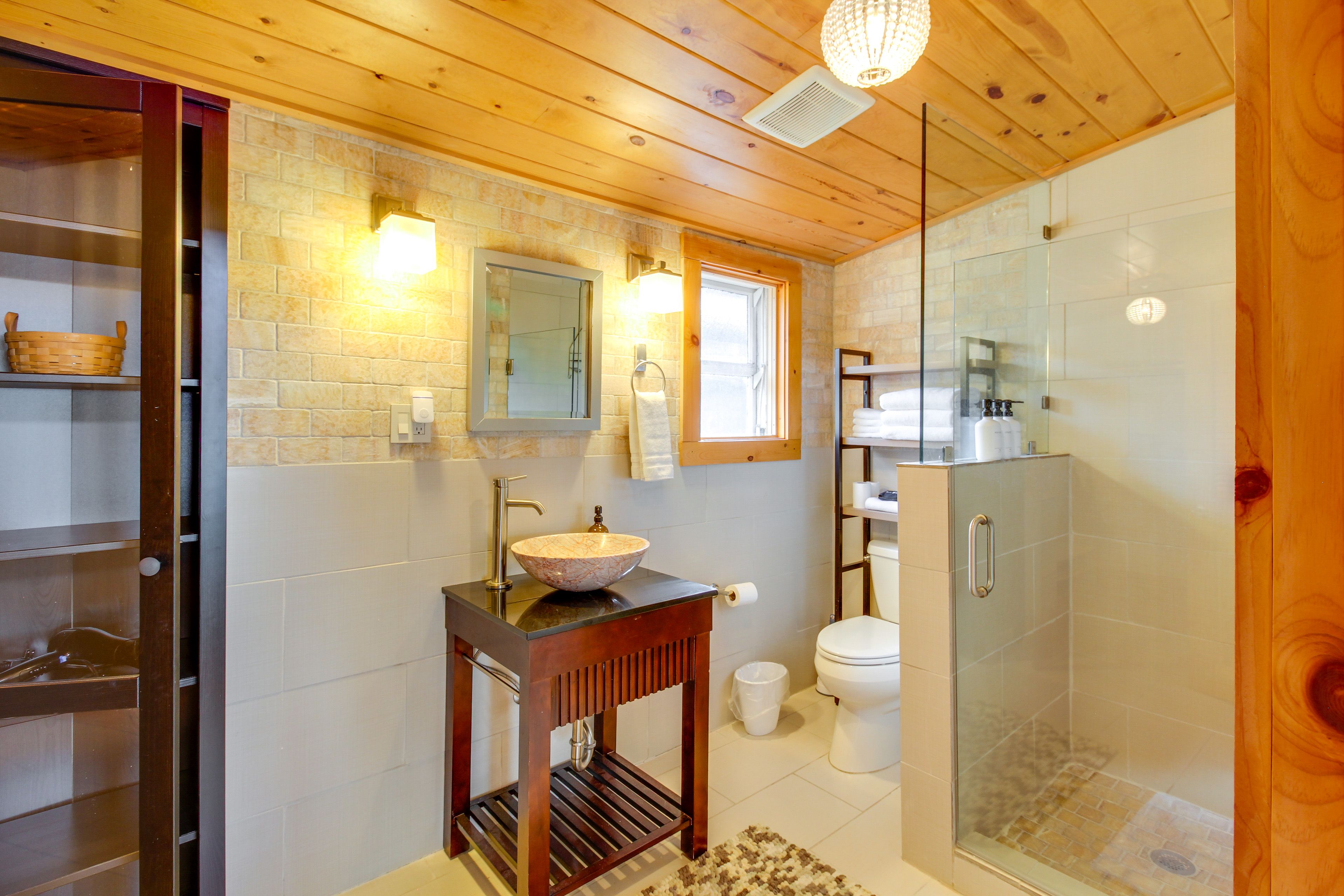 En-Suite Bathroom | Towels Provided