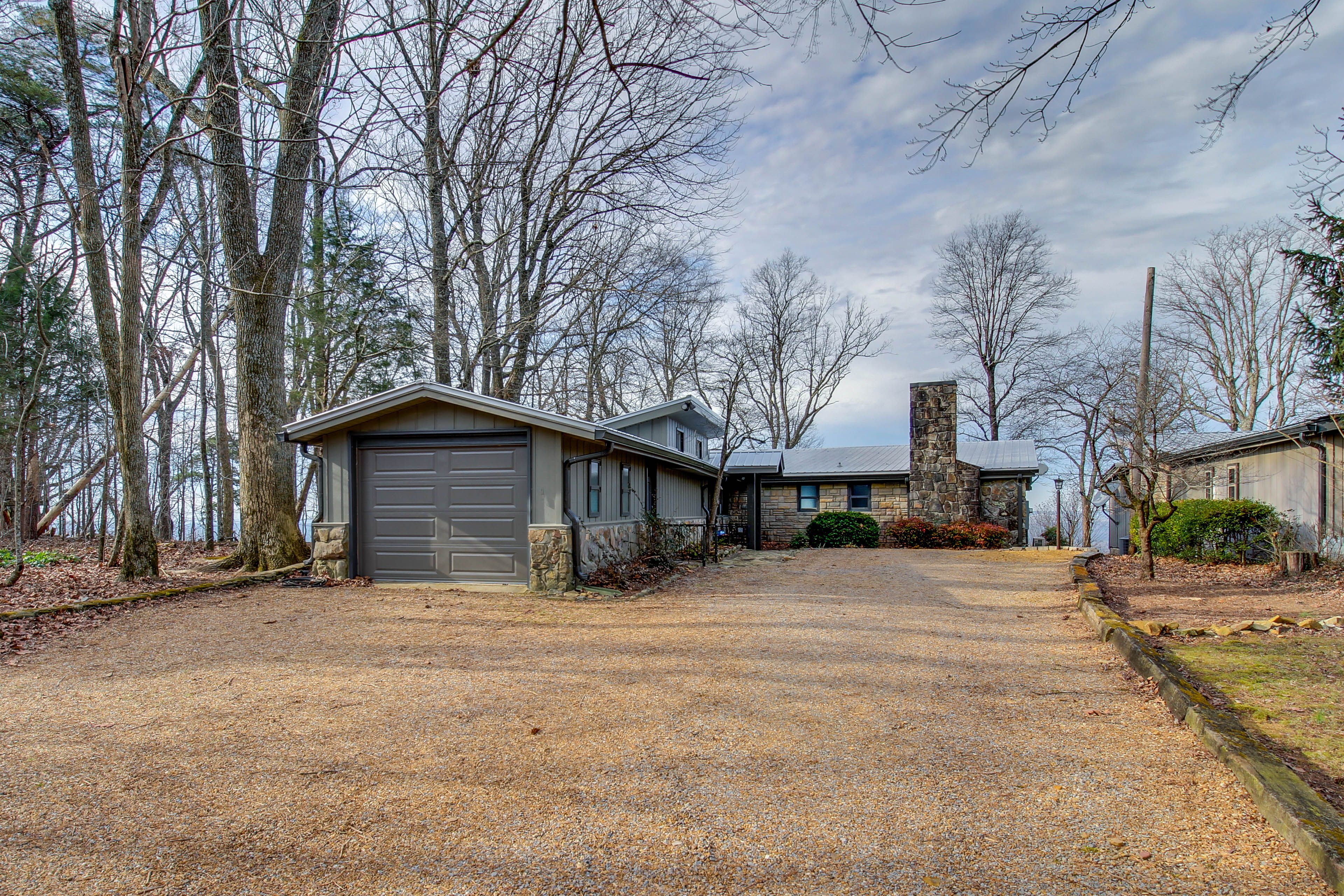 Parking | Driveway (2 Vehicles)