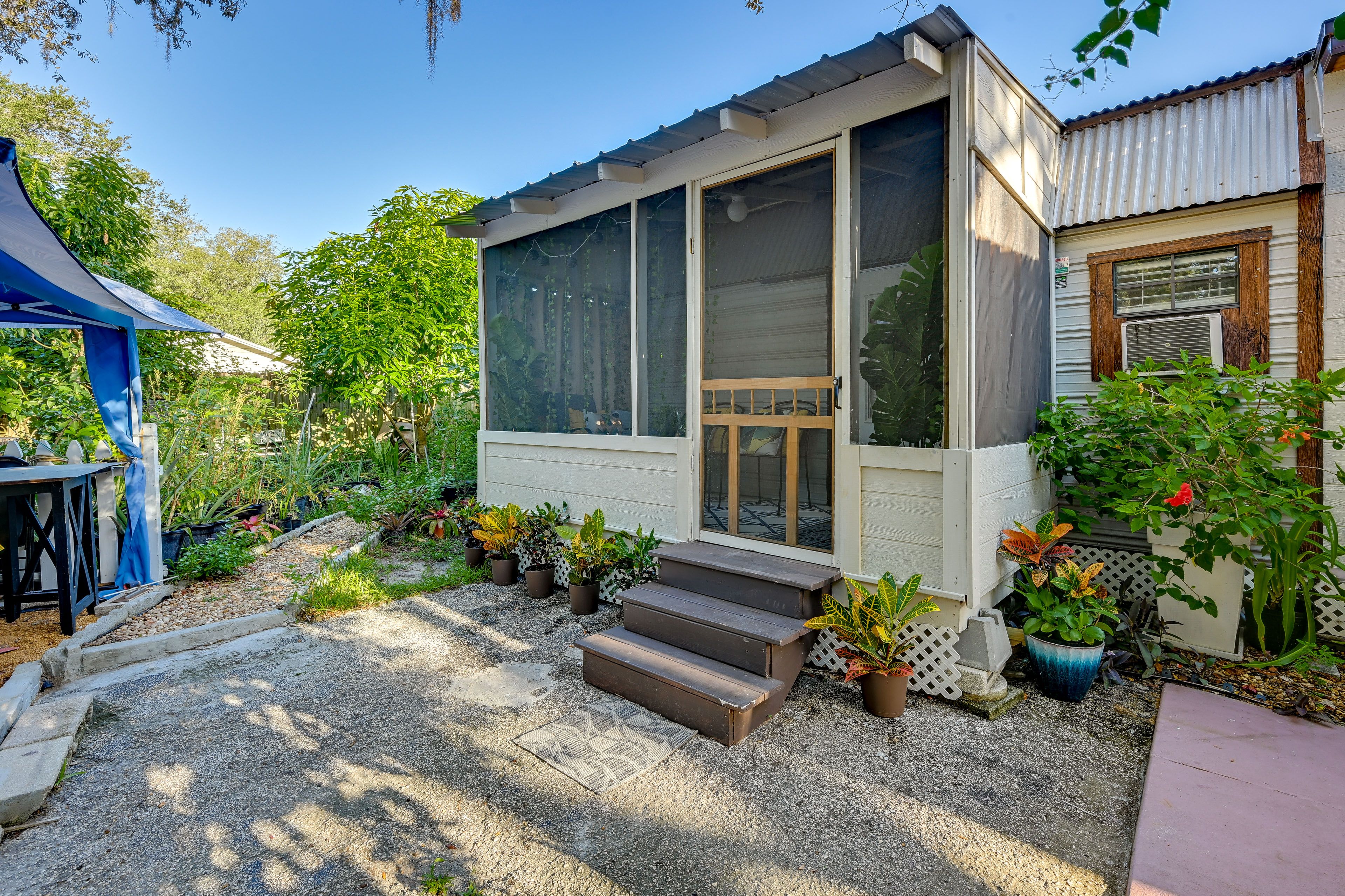 Exterior | Driveway (1 Vehicle)