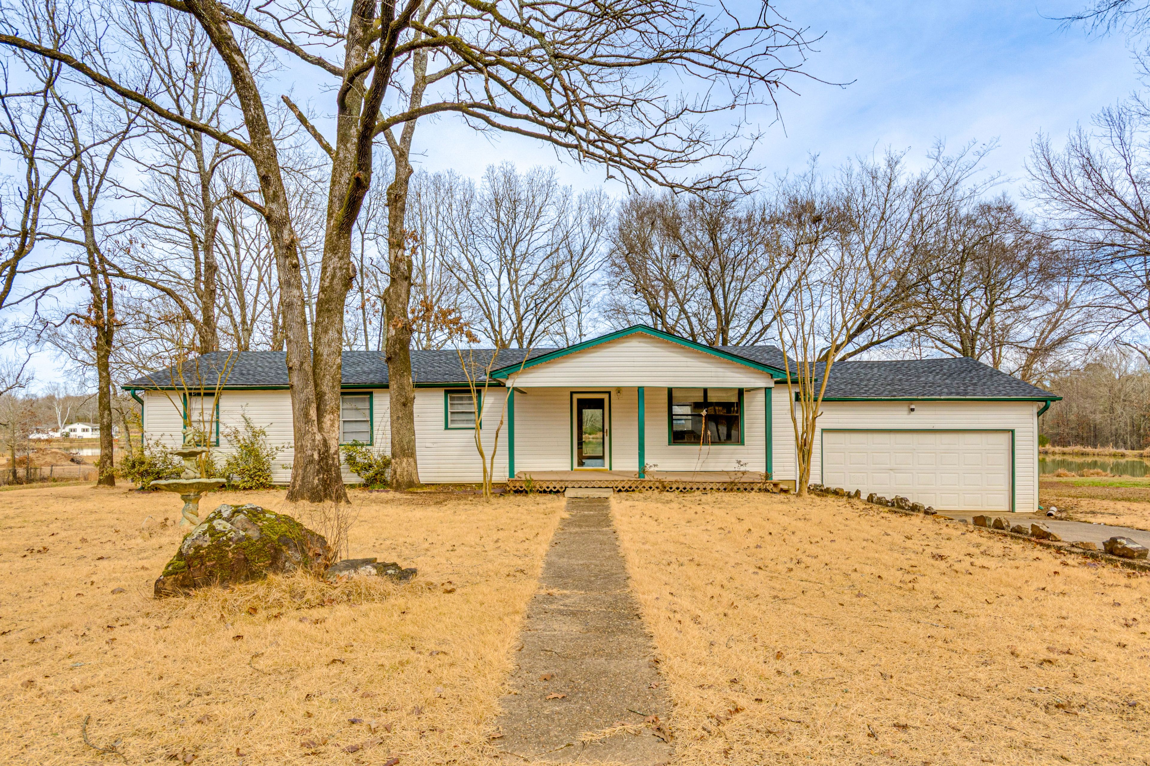 Parking | Garage (2 Vehicles) | Driveway (6 Vehicles)