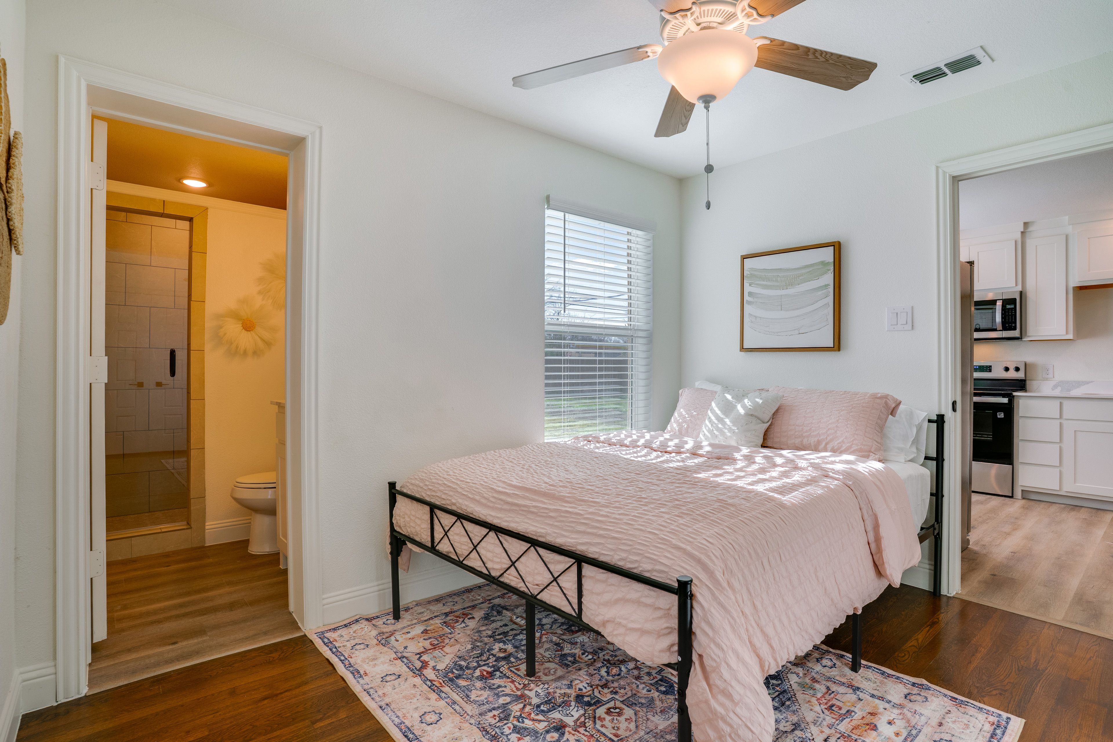 Bedroom 1 | Queen Bed | En-Suite Bathroom