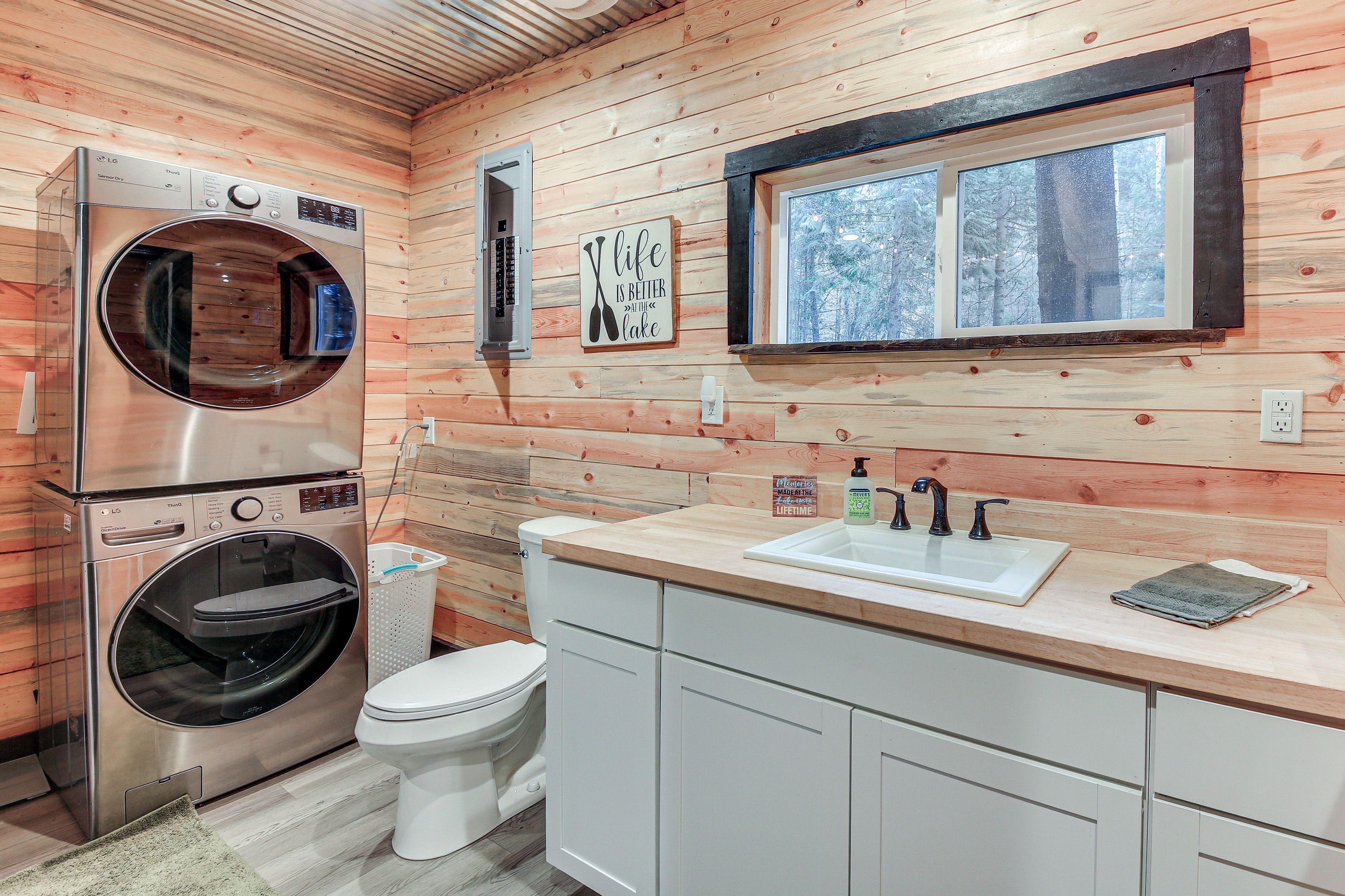 Full Bathroom | Complimentary Toiletries | Washer & Dryer | 1st Floor