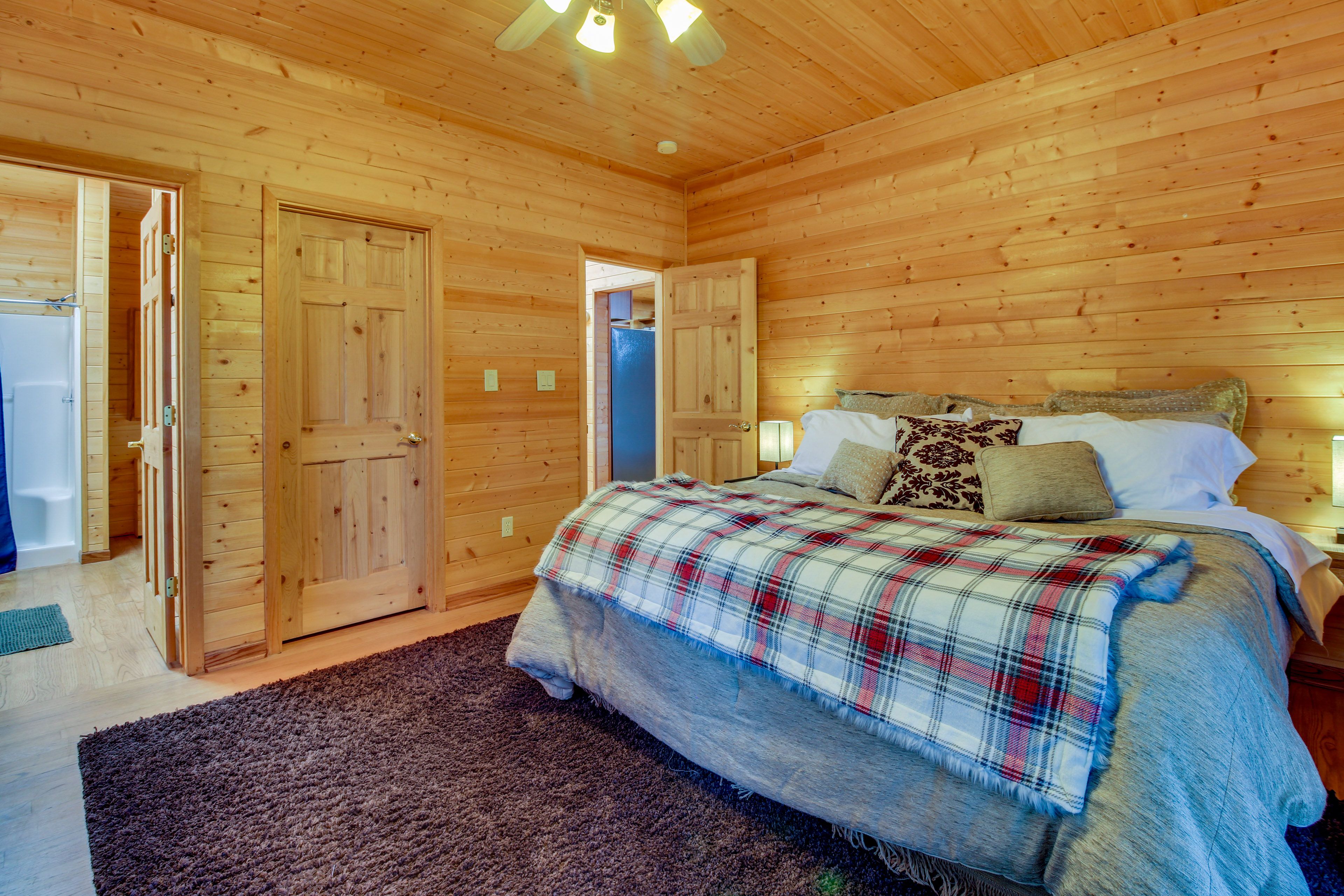 Bedroom 1 | King Bed  | 1st Floor