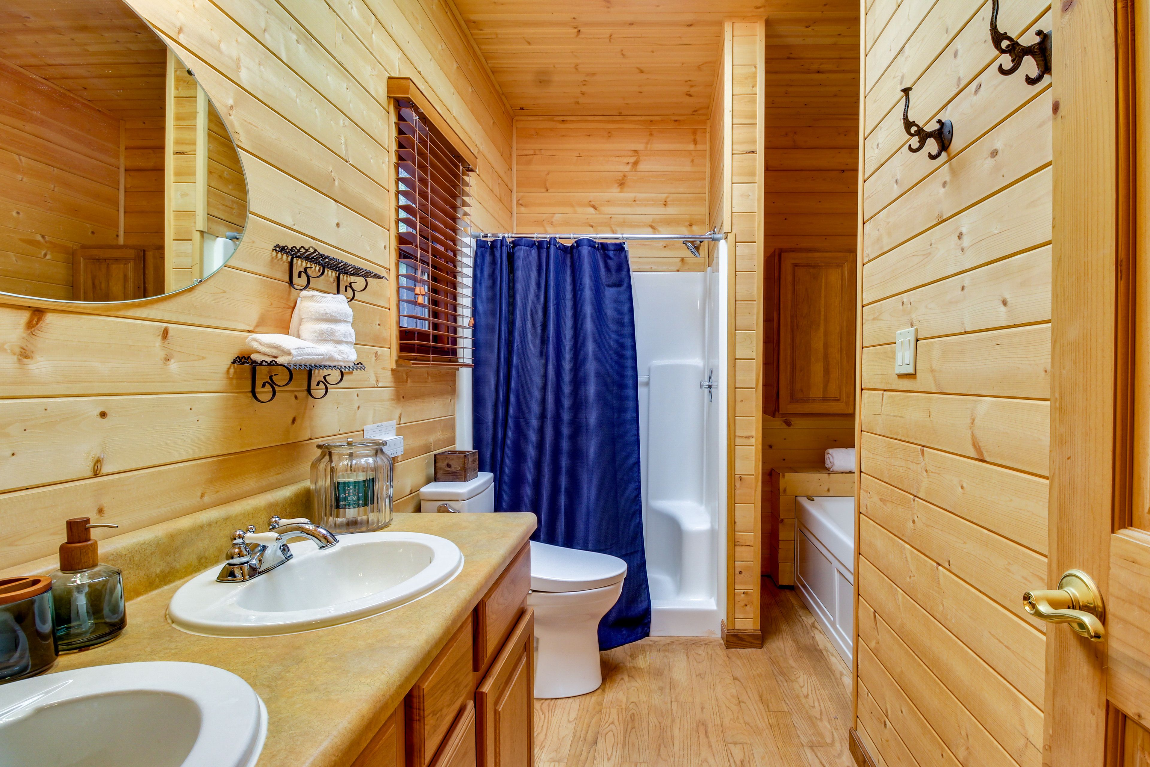 Full Bathroom | 1st Floor