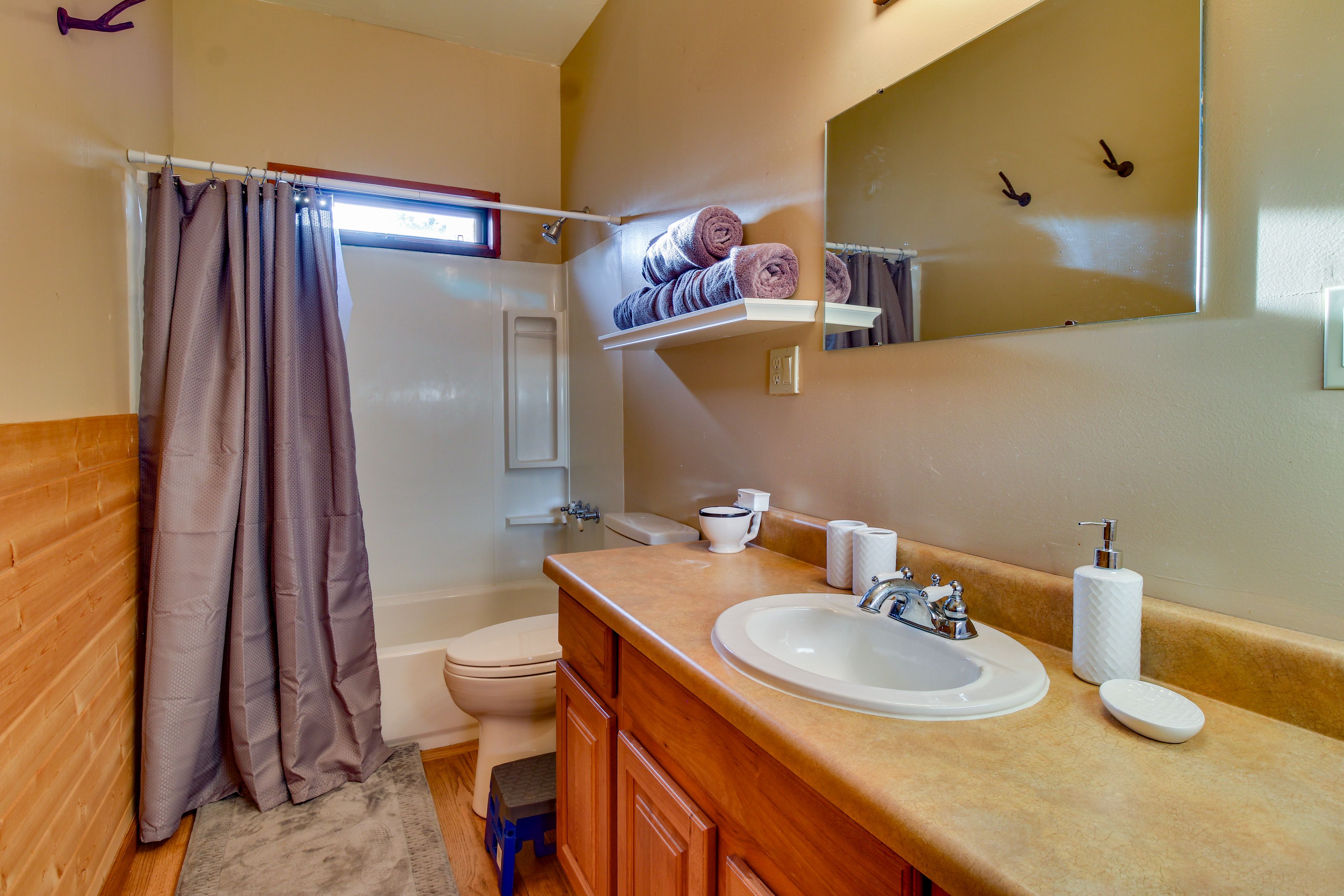 Full Bathroom | 1st Floor