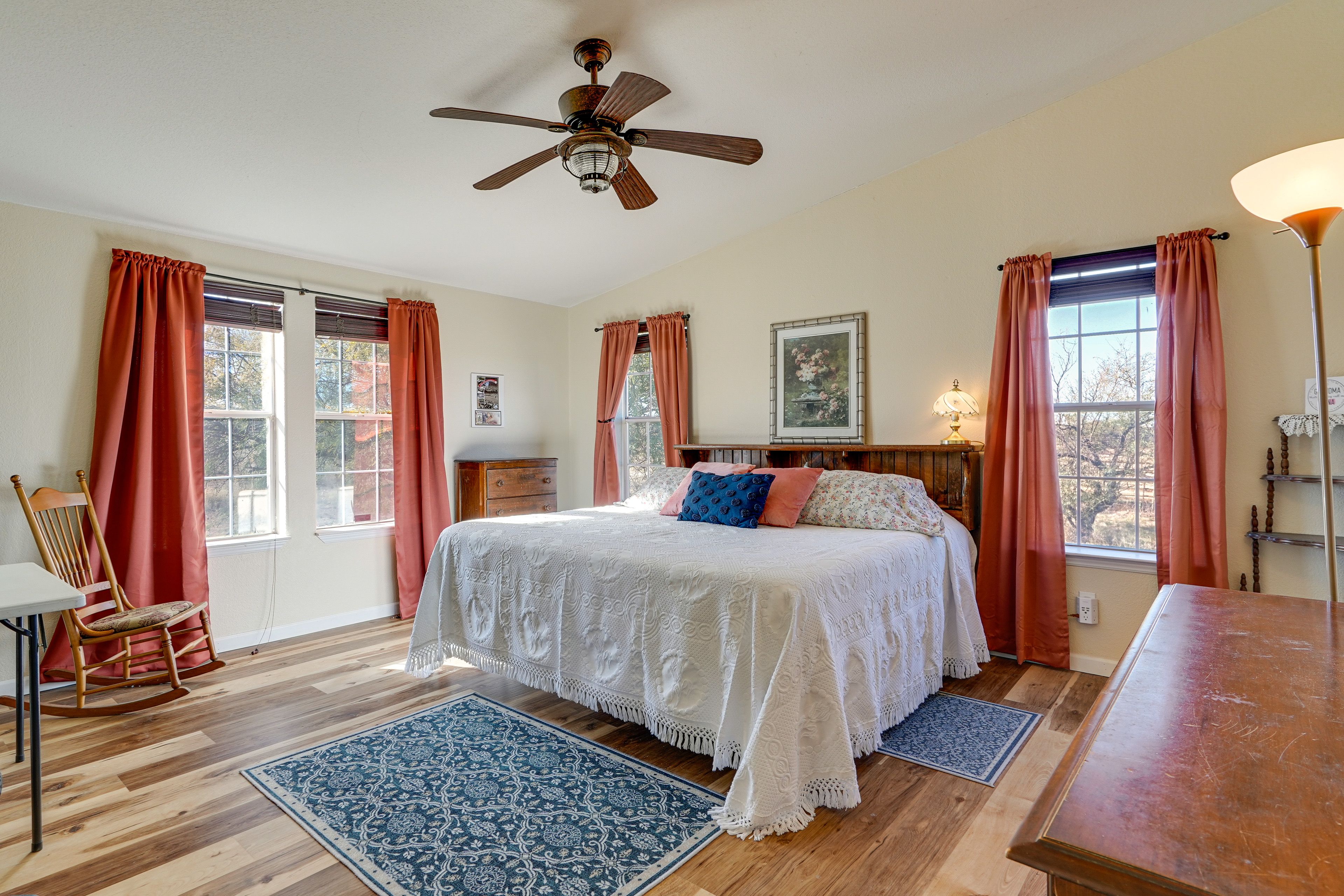 Bedroom 1 | King Bed