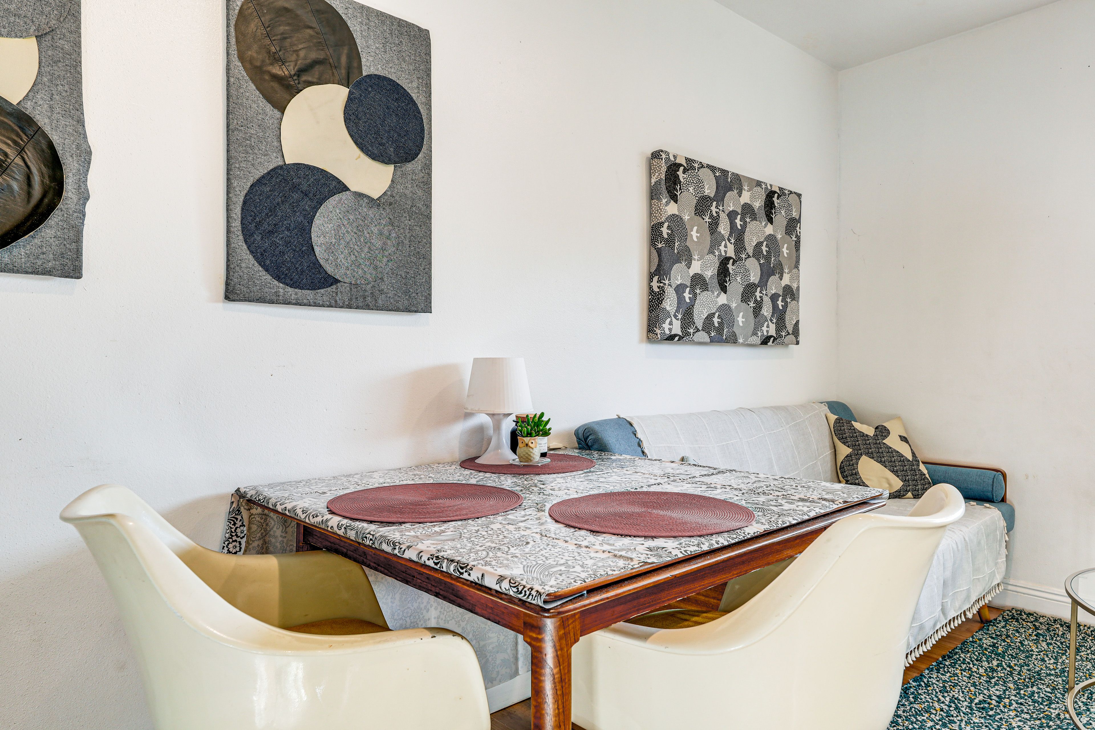 Dining Area | Dishware & Flatware Provided