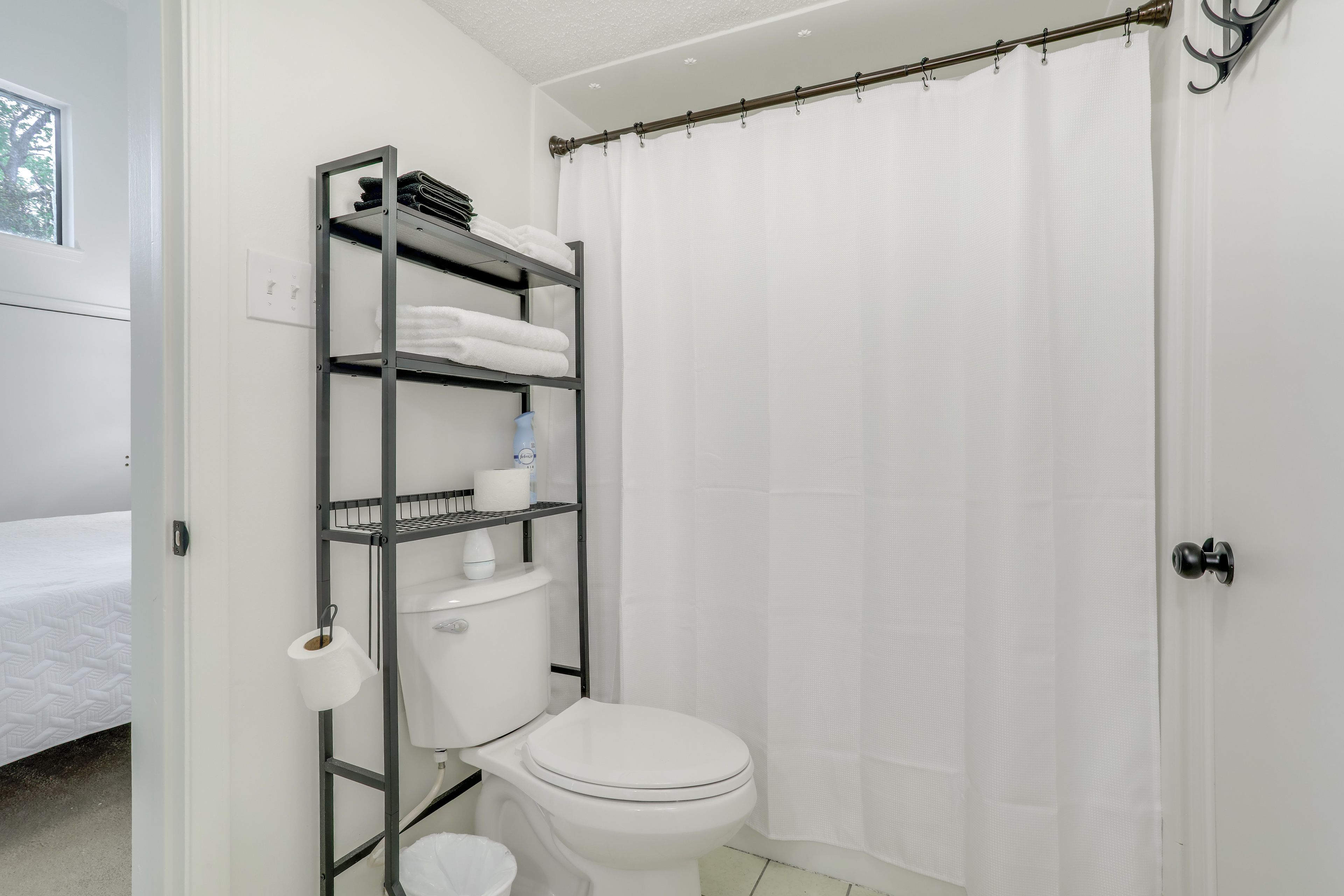 Full Bath | 2nd Floor