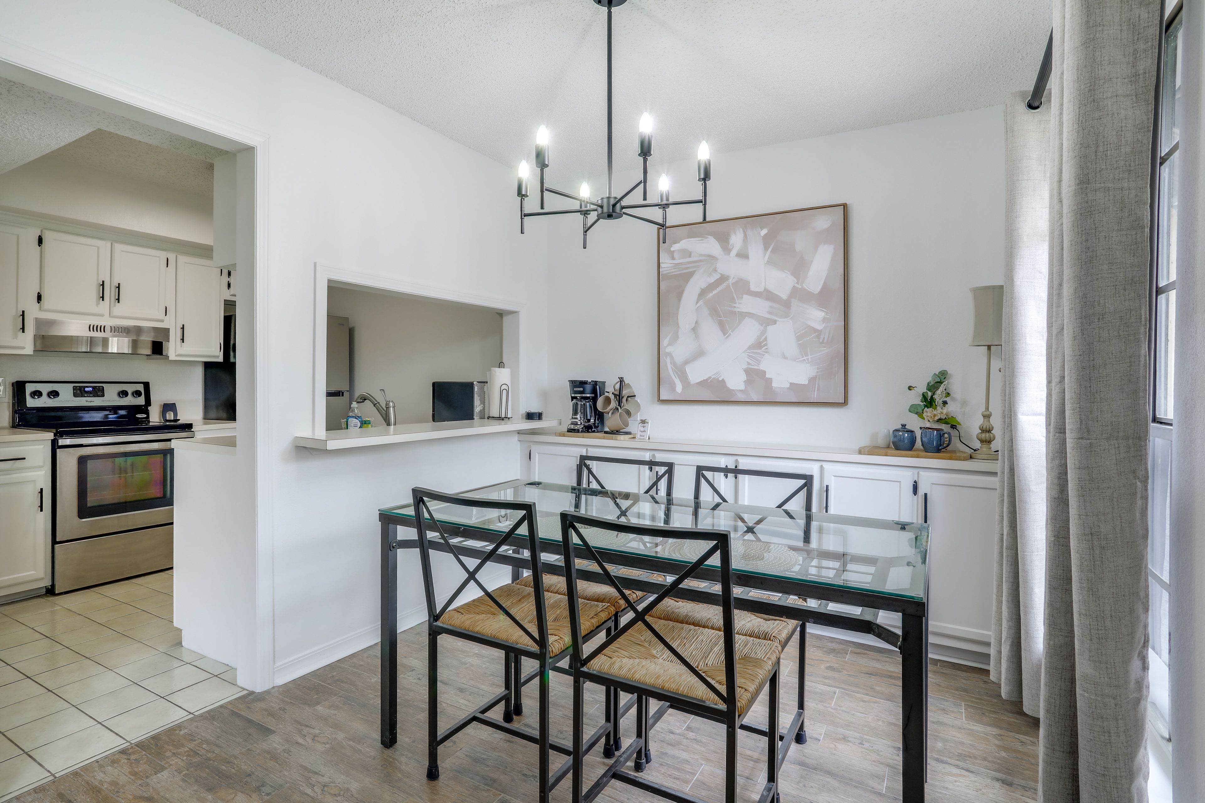 Dining Area | Full Kitchen