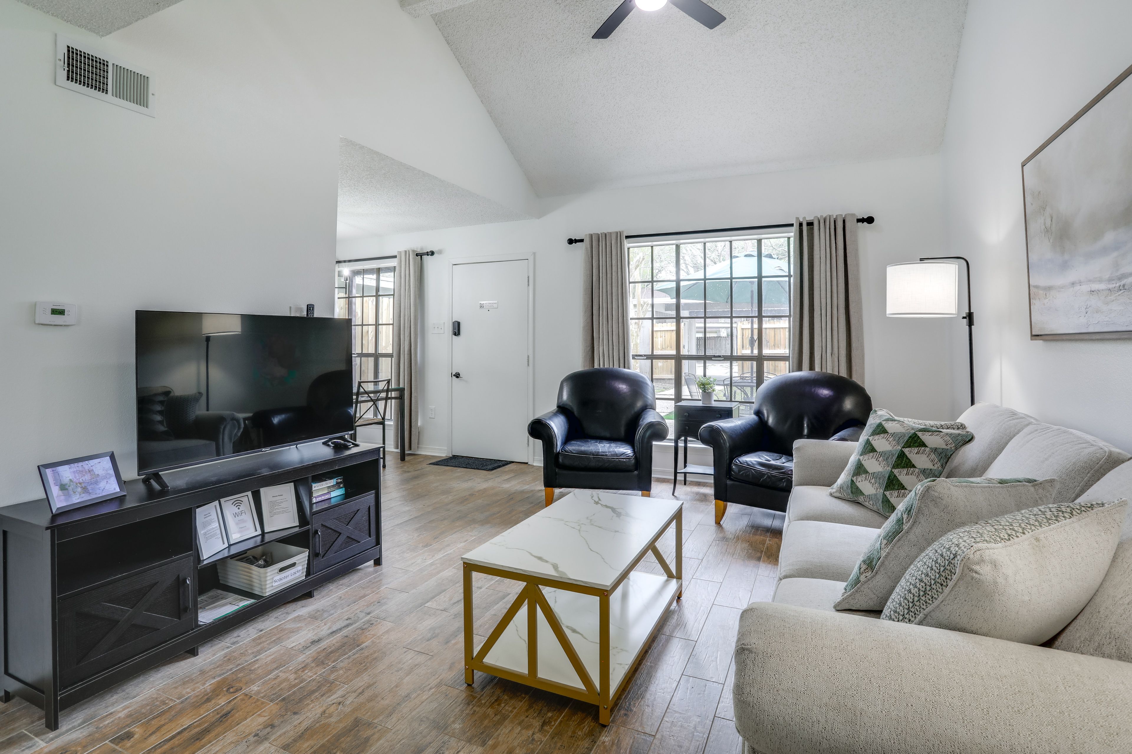 Living Room | Smart TV