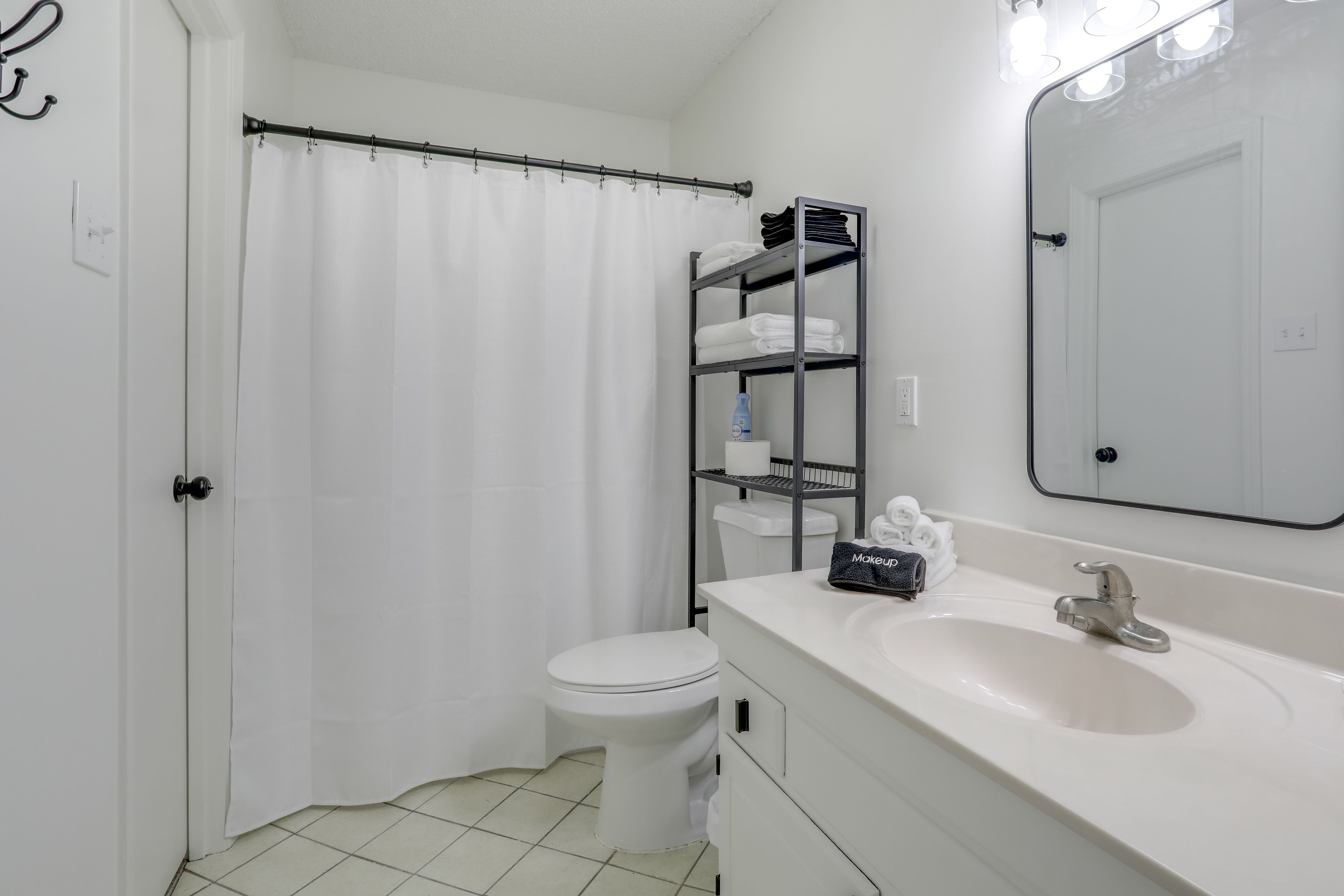 Full Bath | 1st Floor