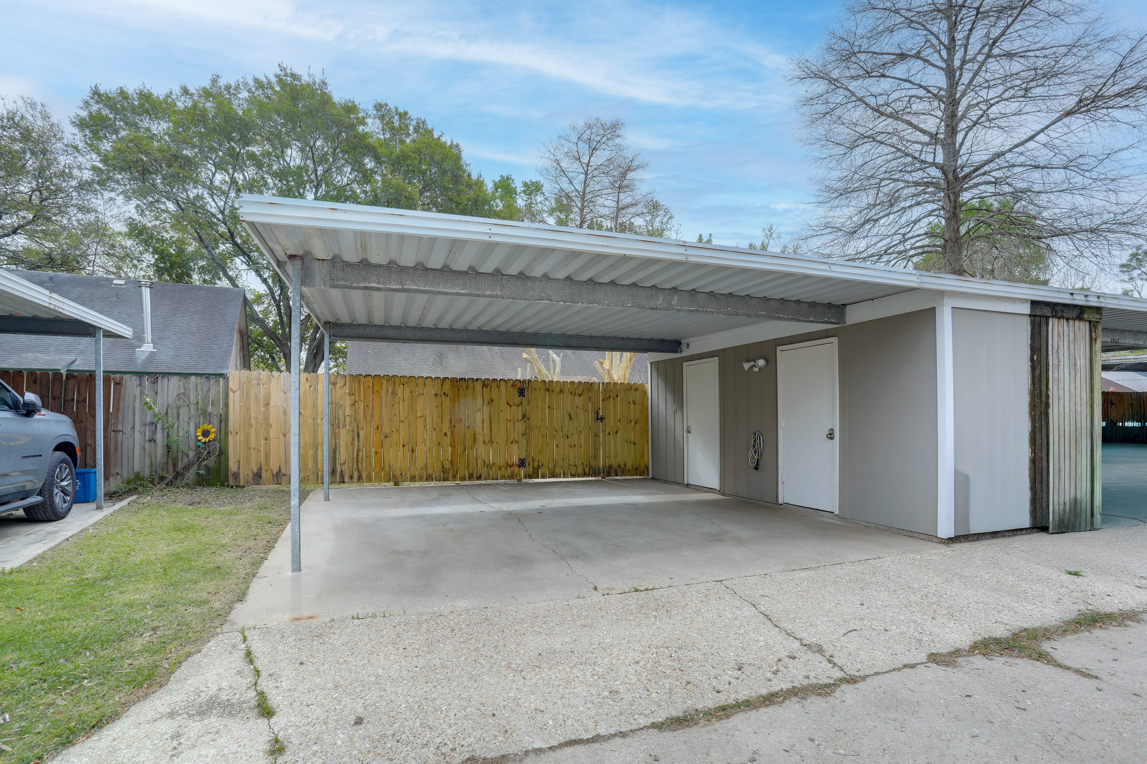 Driveway Parking | 2 Vehicles
