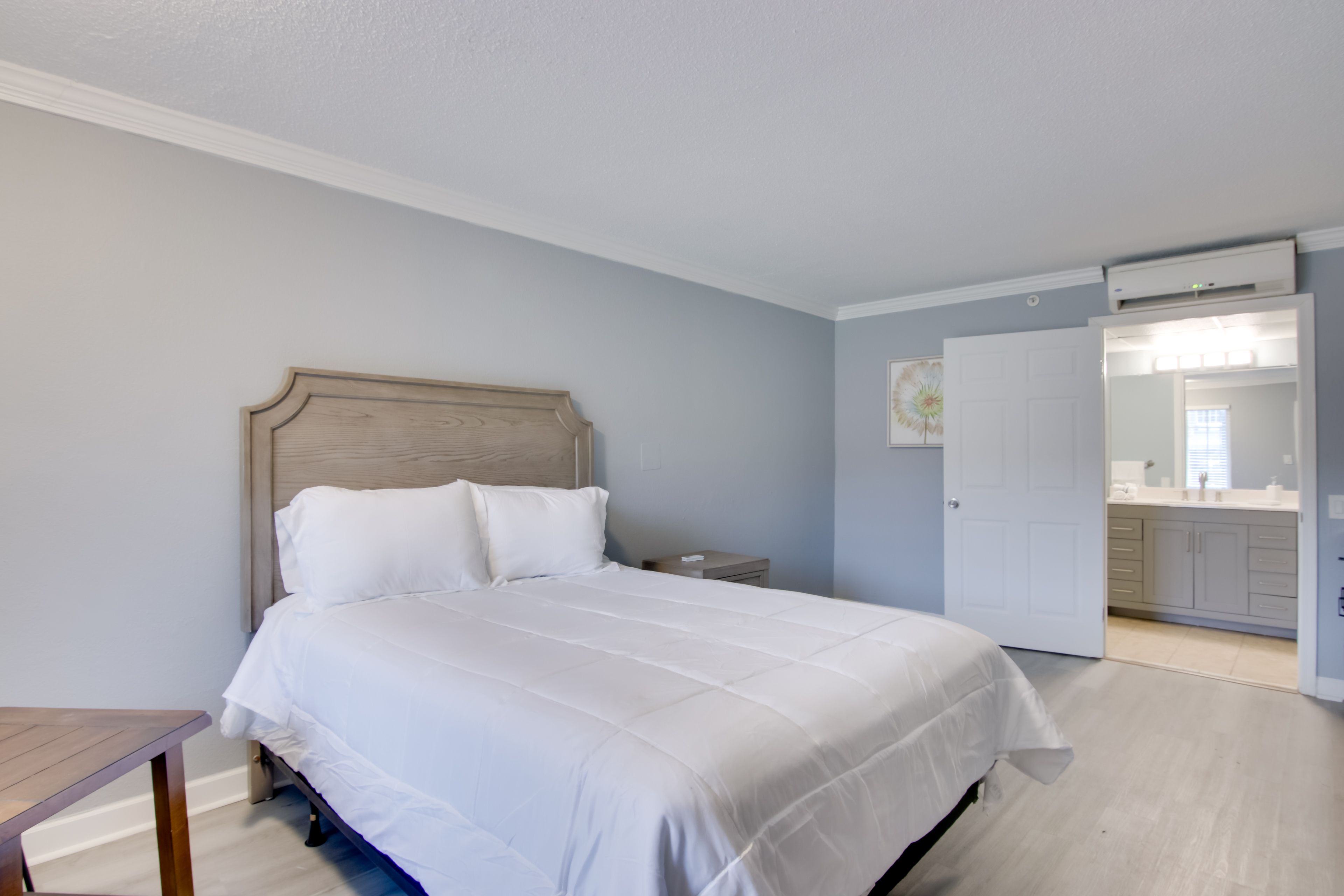 Studio | Queen Bed | Smart TV | Linens Provided