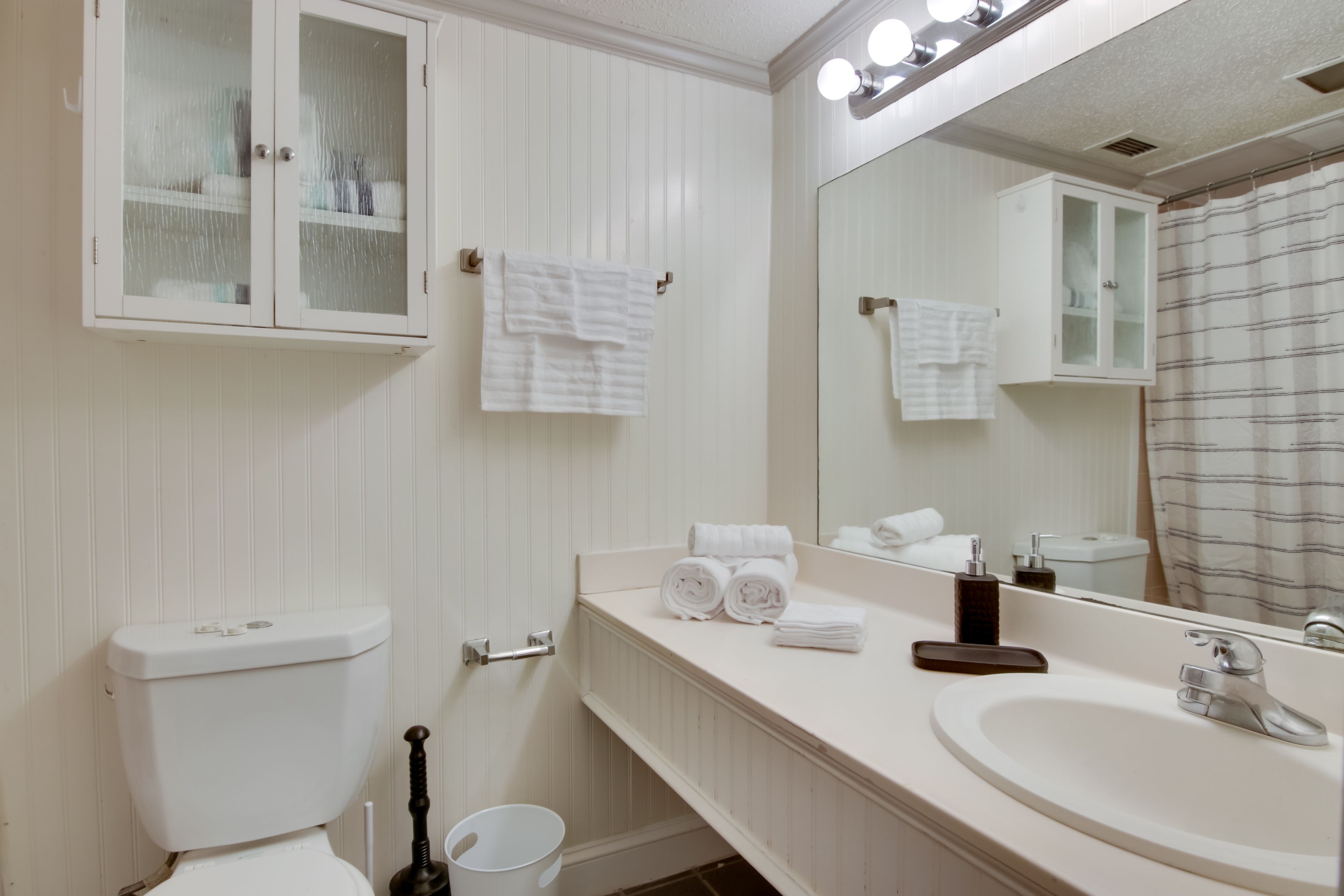 Bathroom | Towels Provided | Complimentary Toiletries | Hair Dryer