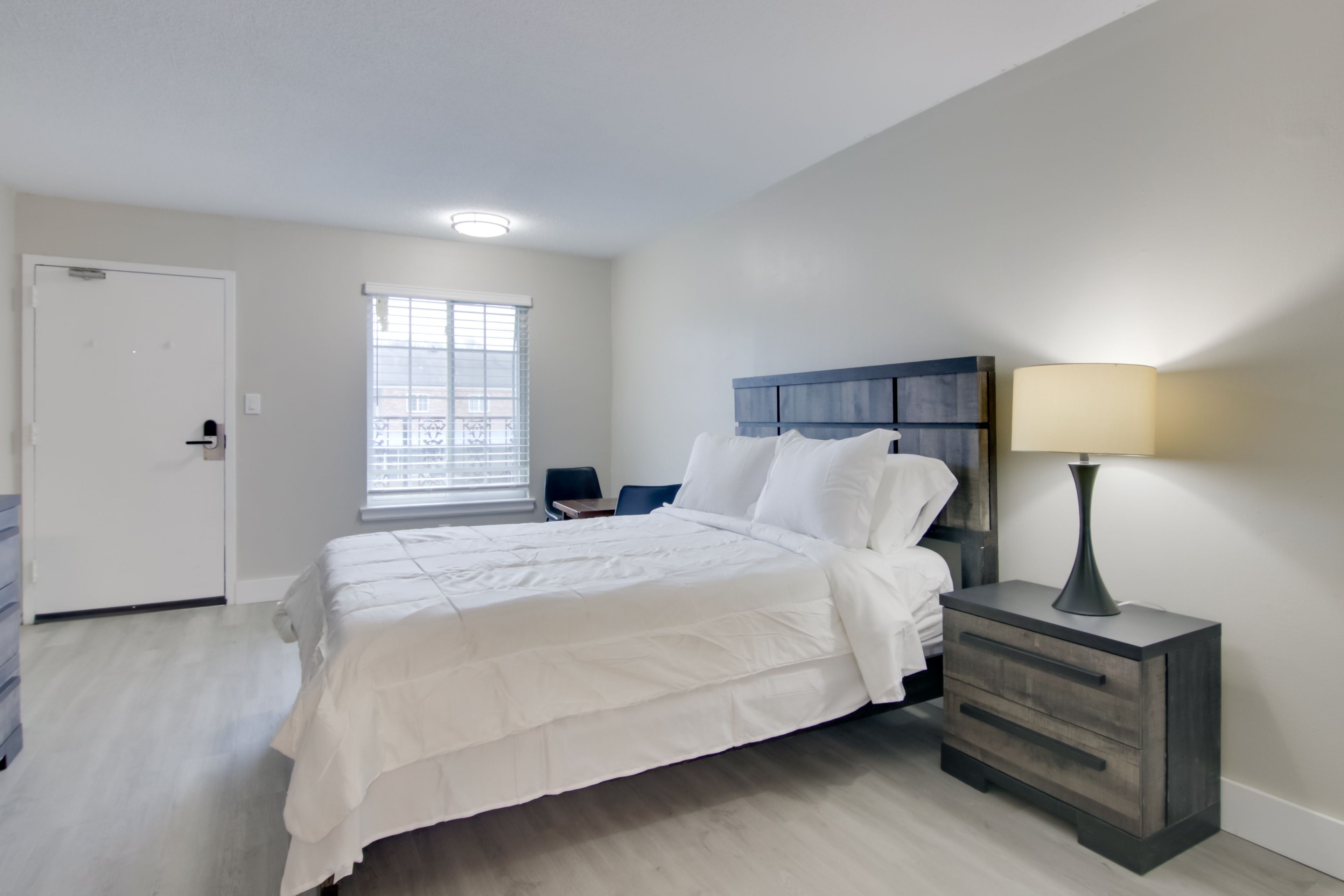Studio | Queen Bed | Smart TV | Linens Provided