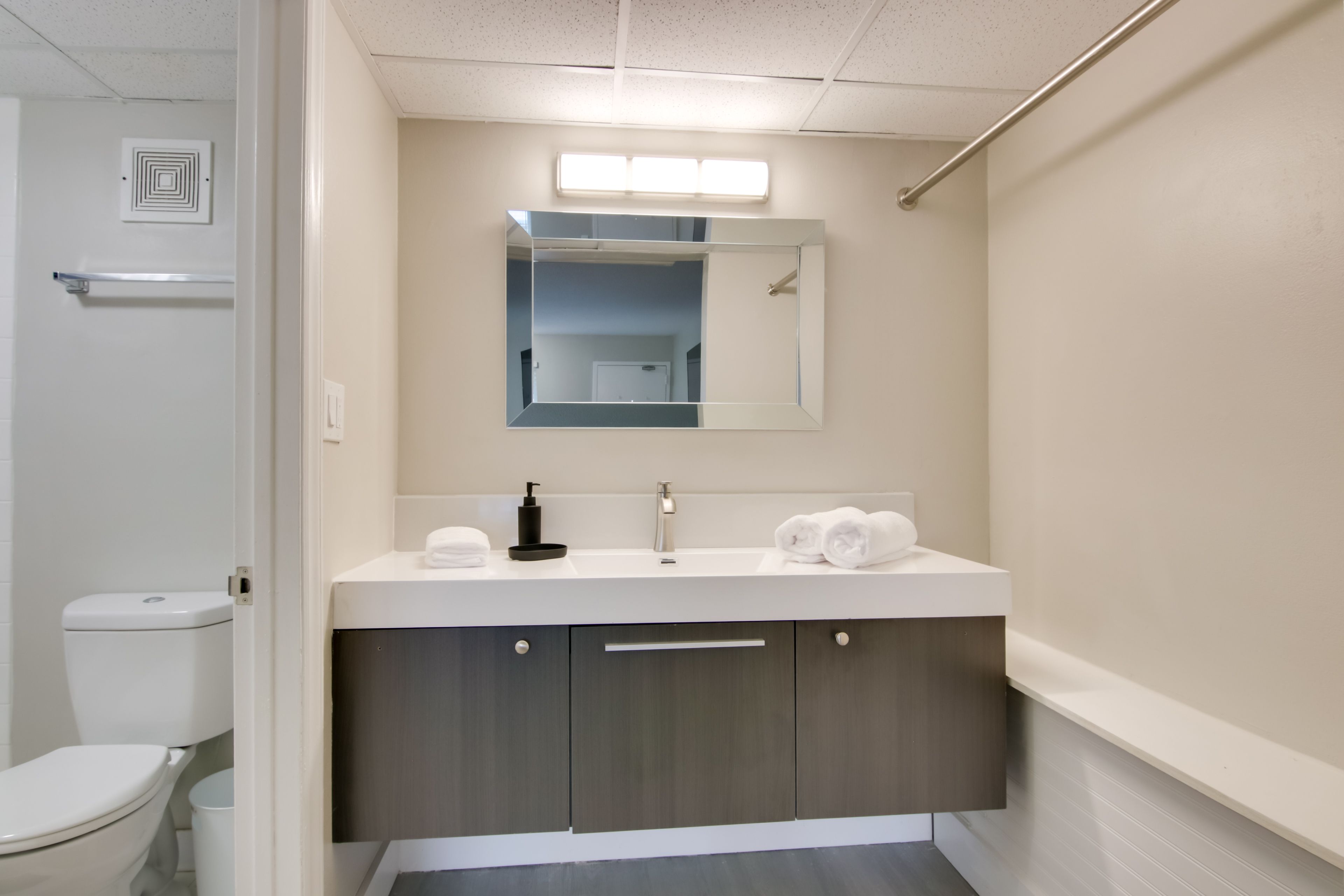 Bathroom | Towels Provided | Complimentary Toiletries | Hair Dryer