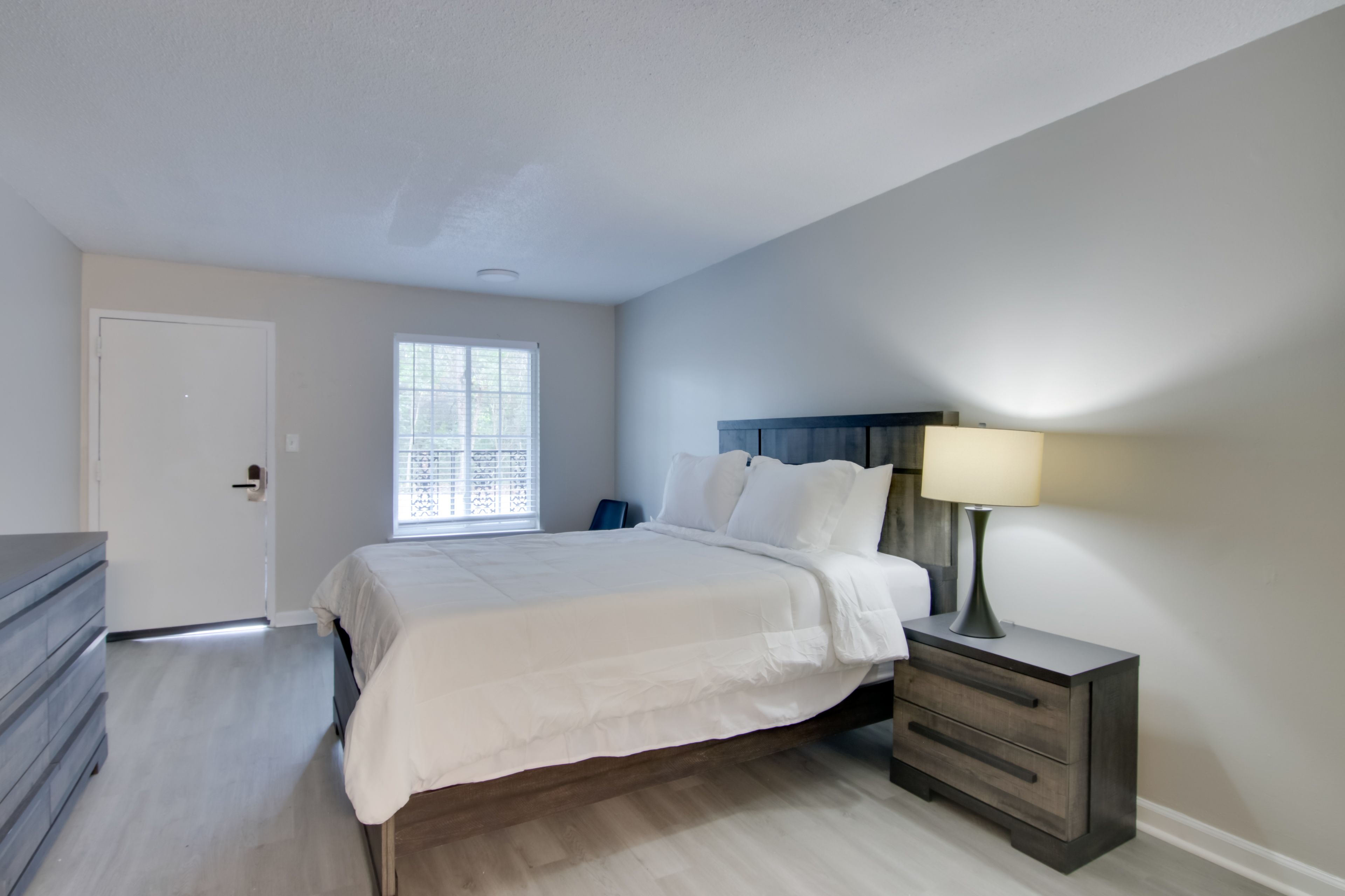 Studio | Queen Bed | Smart TV | Linens Provided