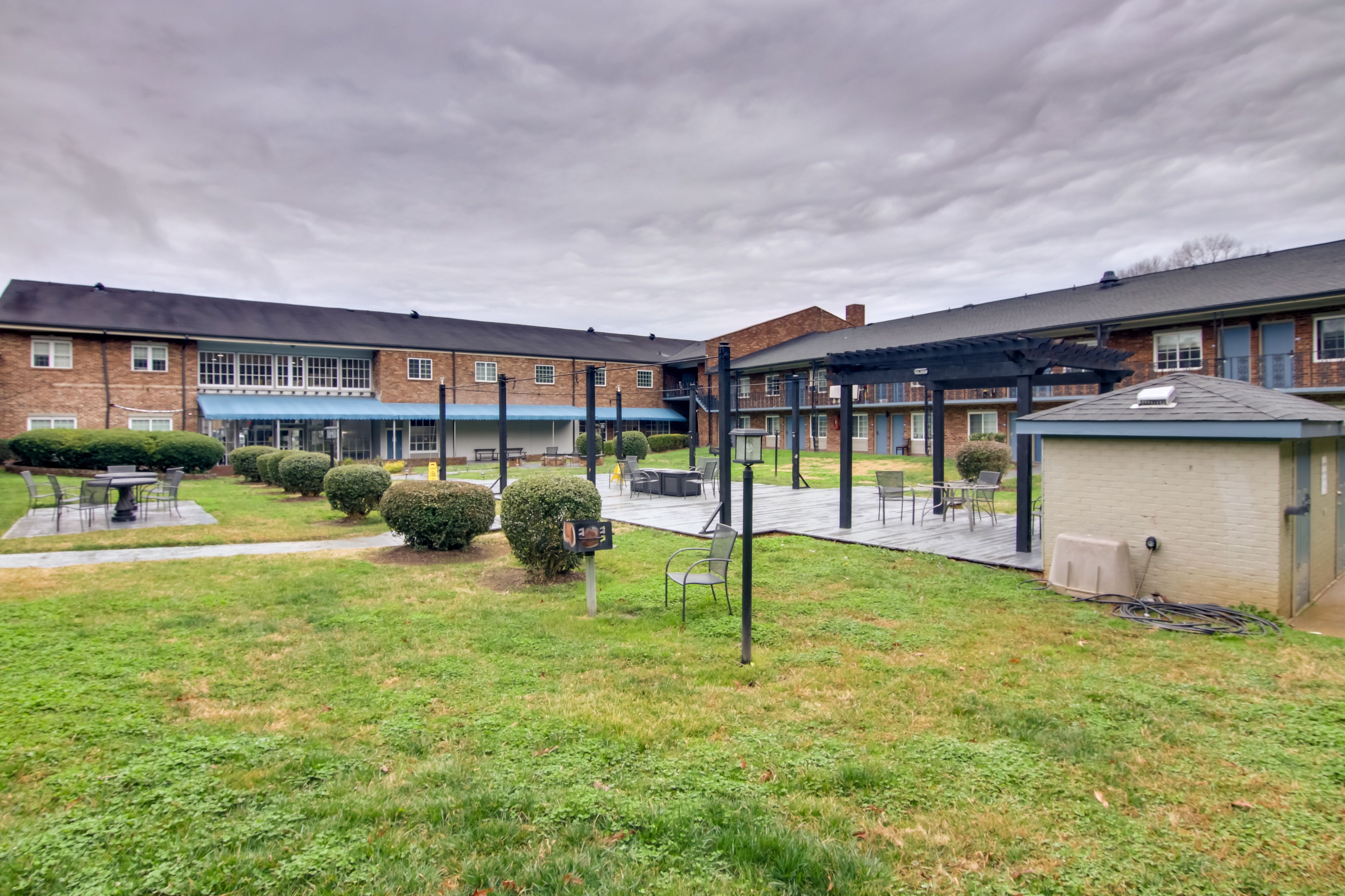 Community Amenities | Courtyard