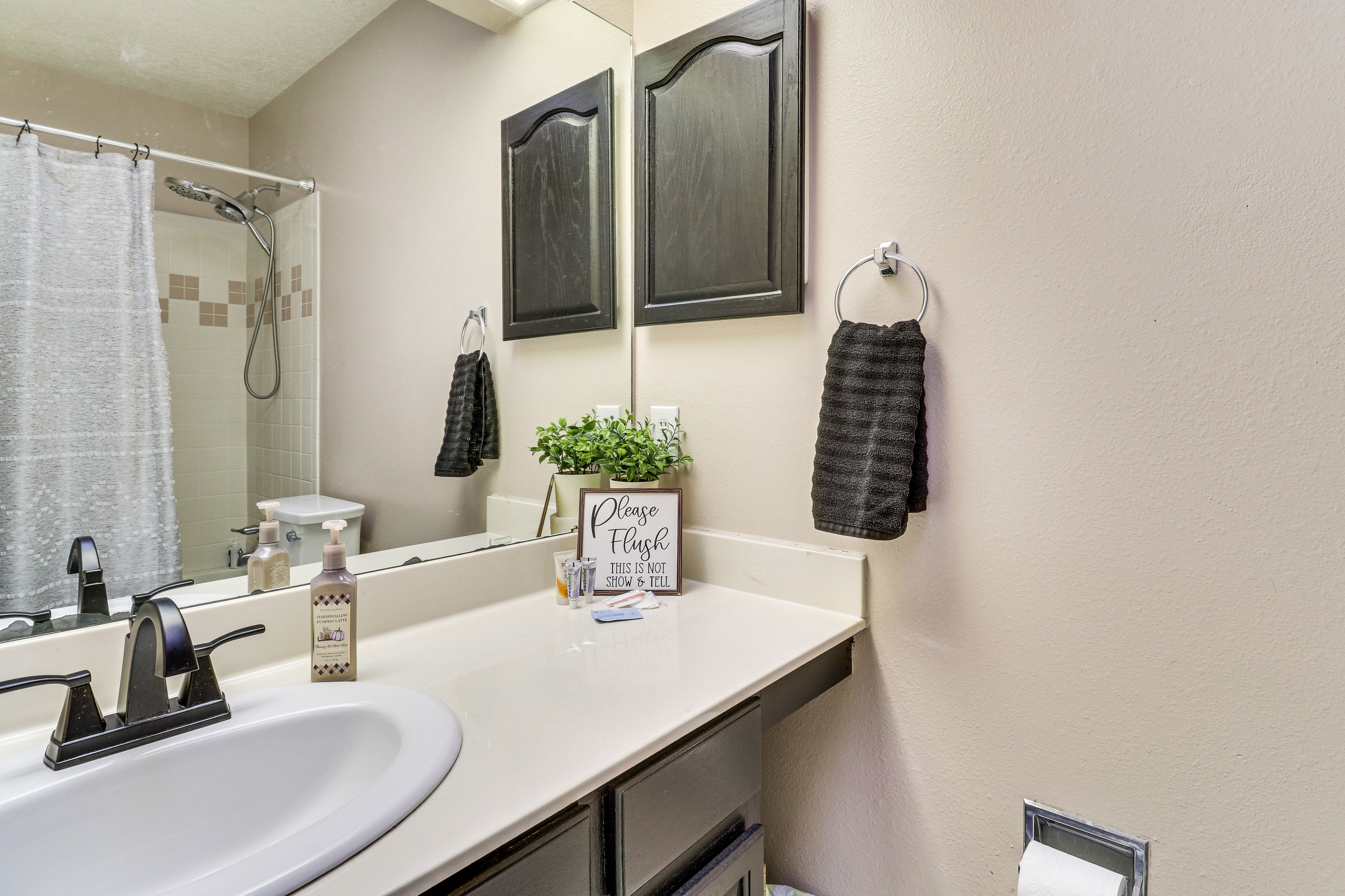 Full Bath | 2nd Floor