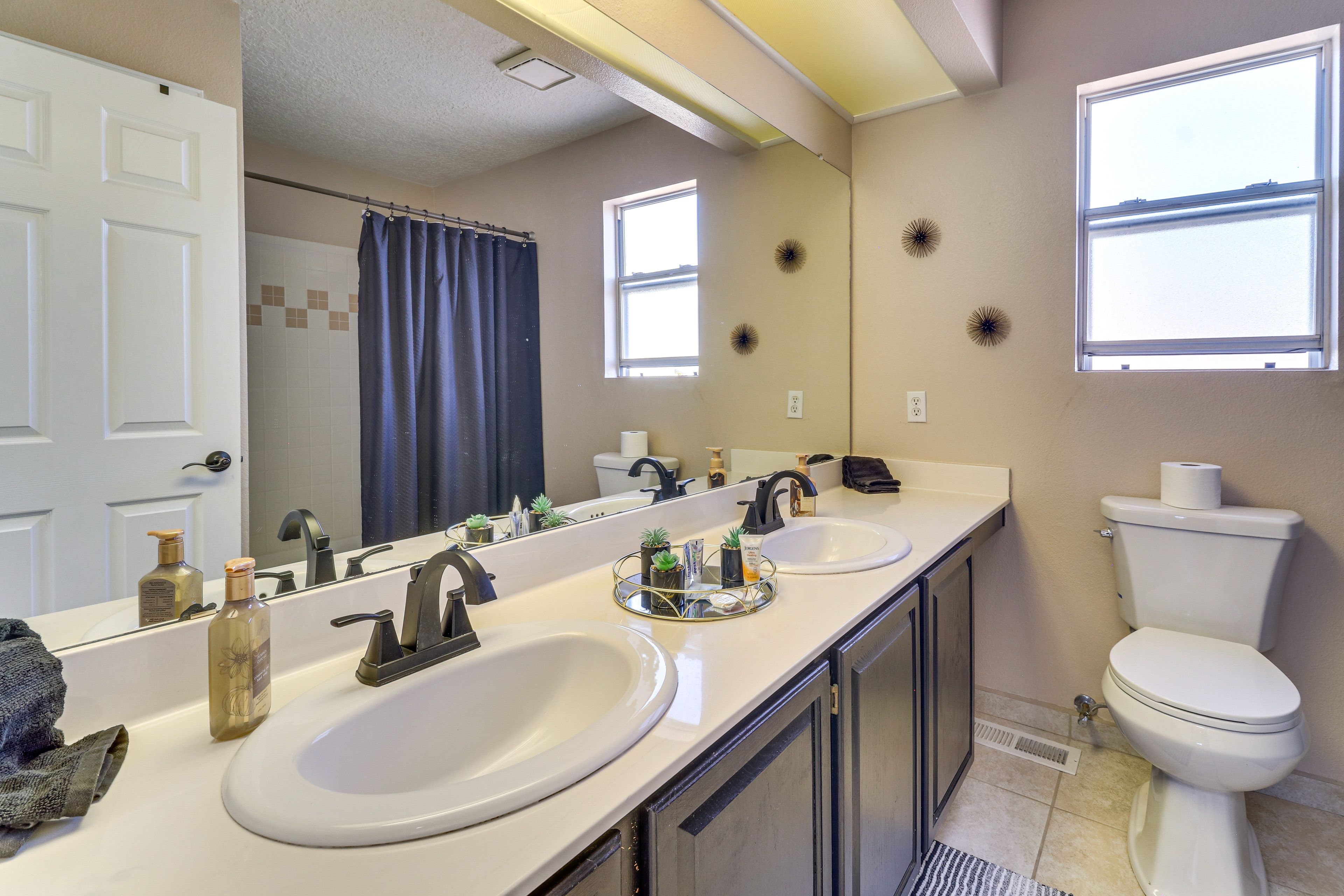 Full Bath | 2nd Floor