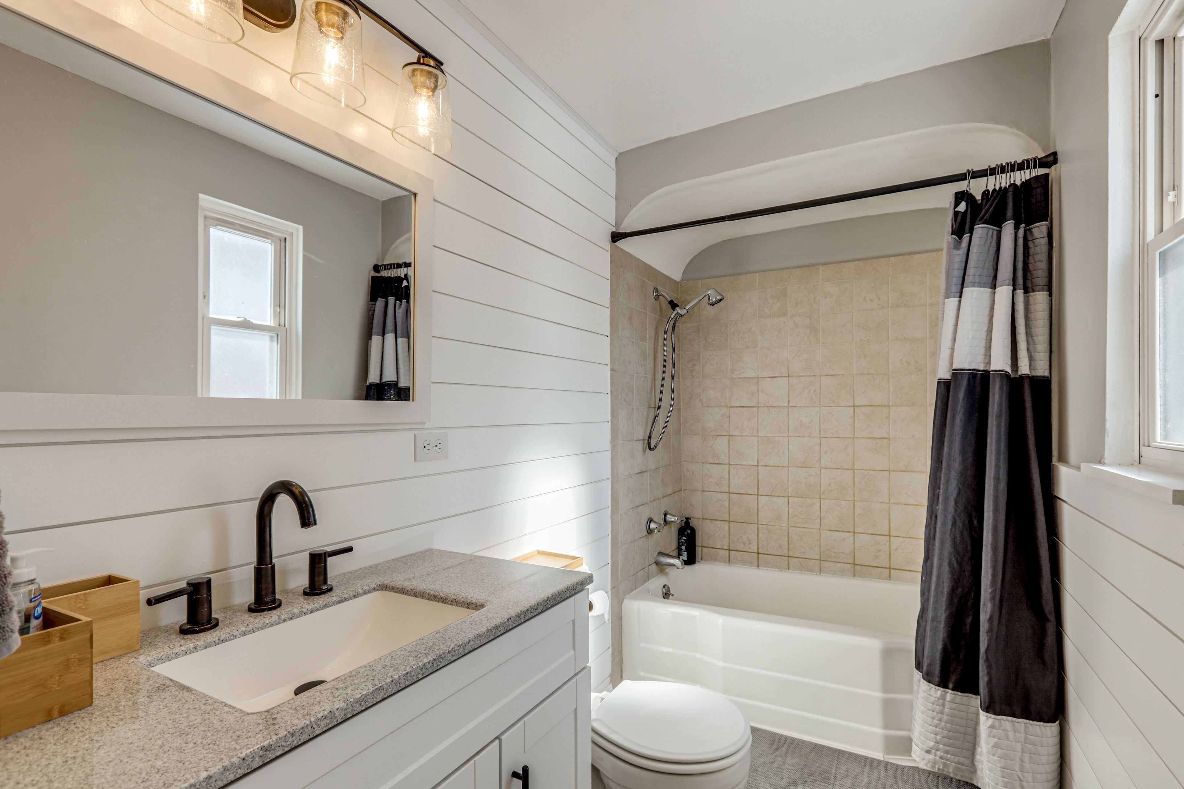 Full Bathroom | 2nd Floor