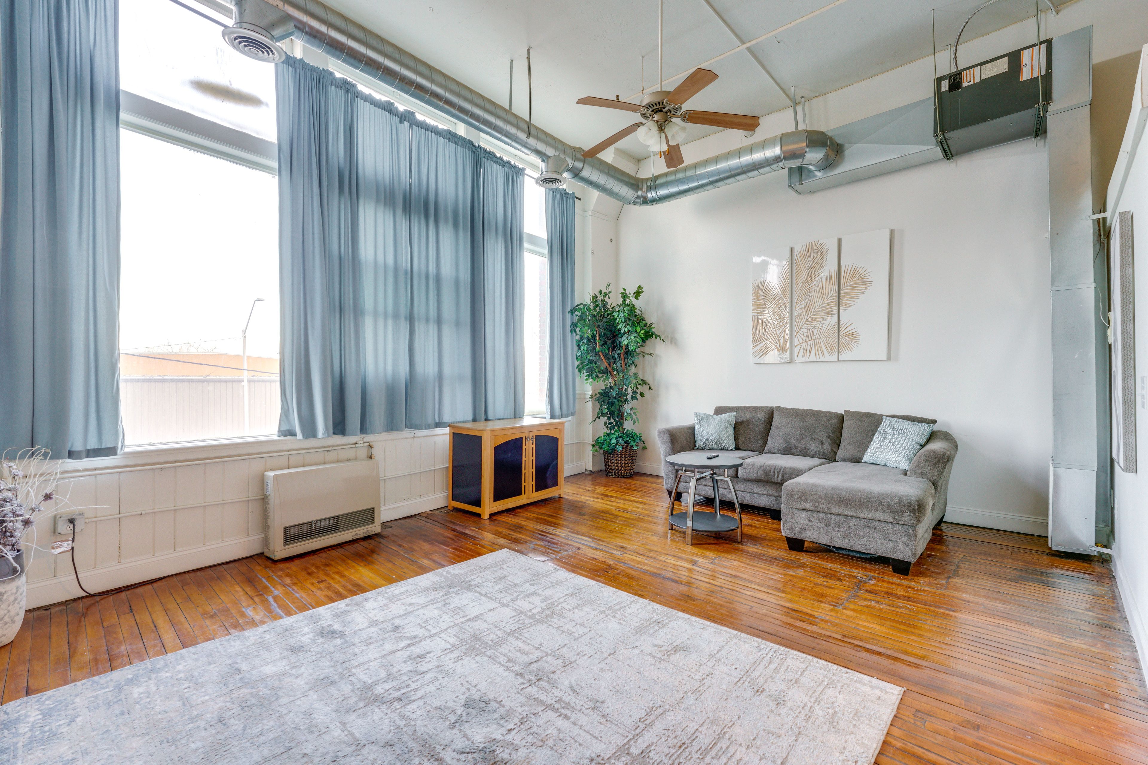 Living Room | Free WiFi | Smart TV