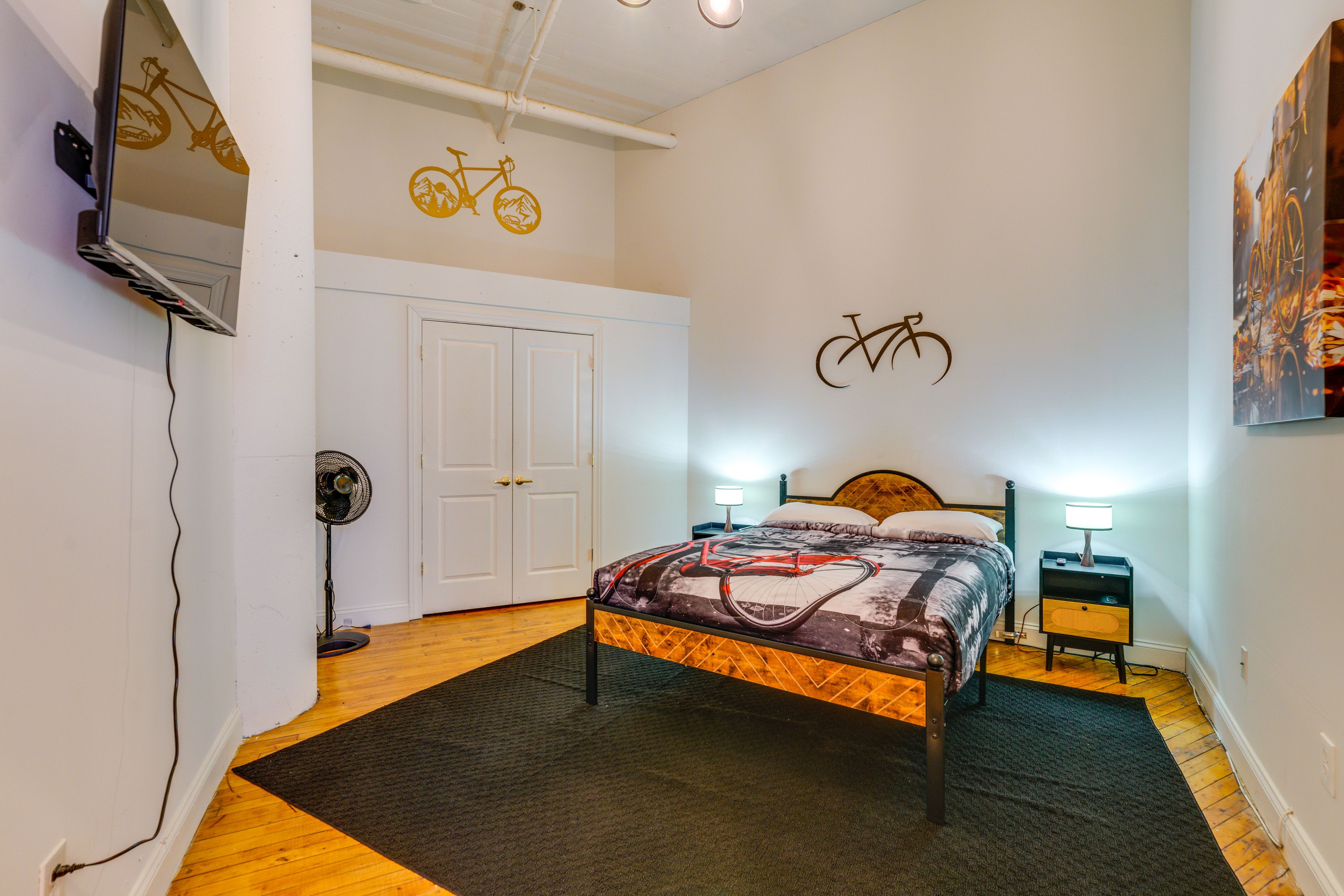 Bedroom 1 | Queen Bed