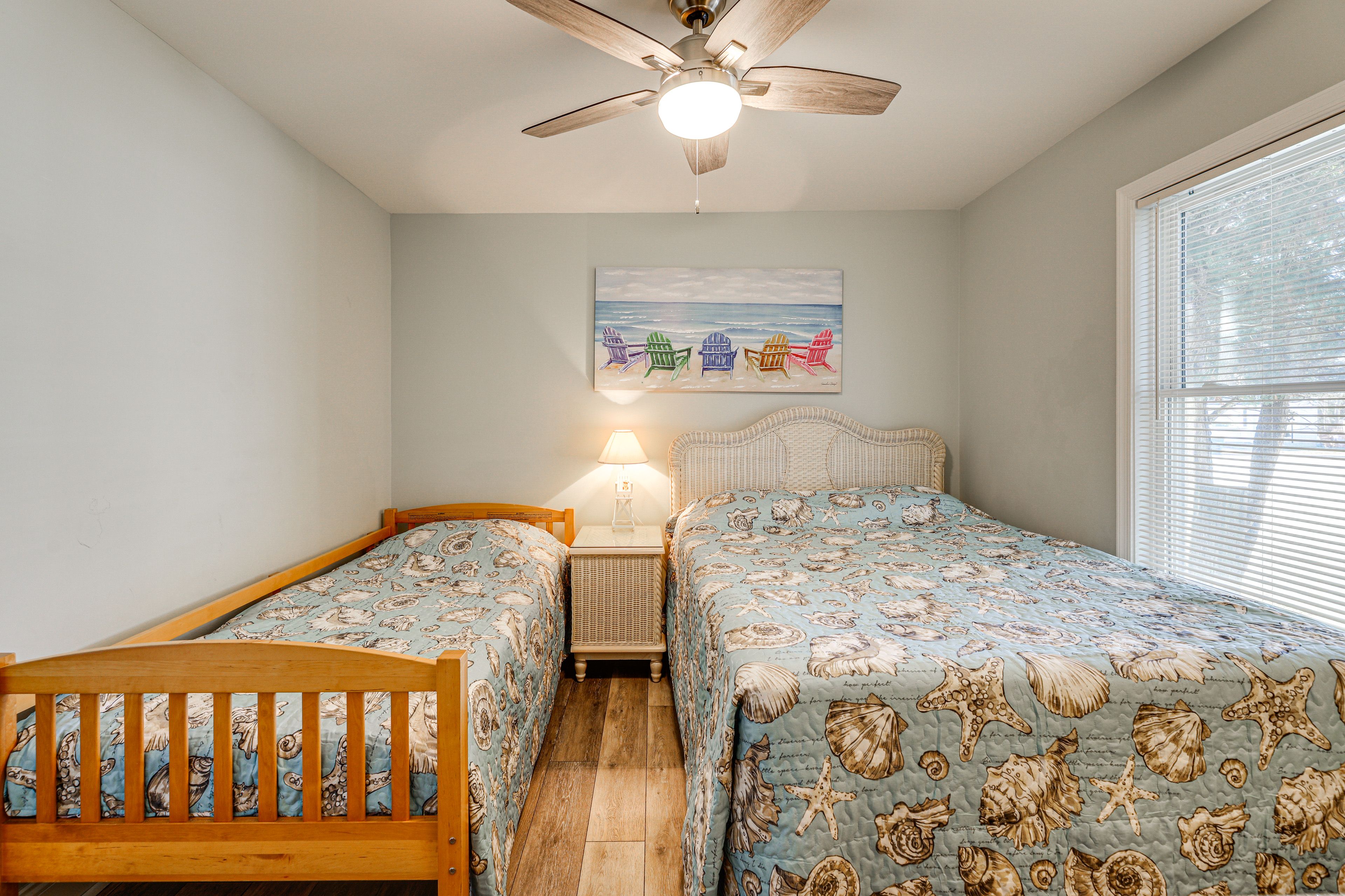 Bedroom 2 | Queen Bed | Twin Bed