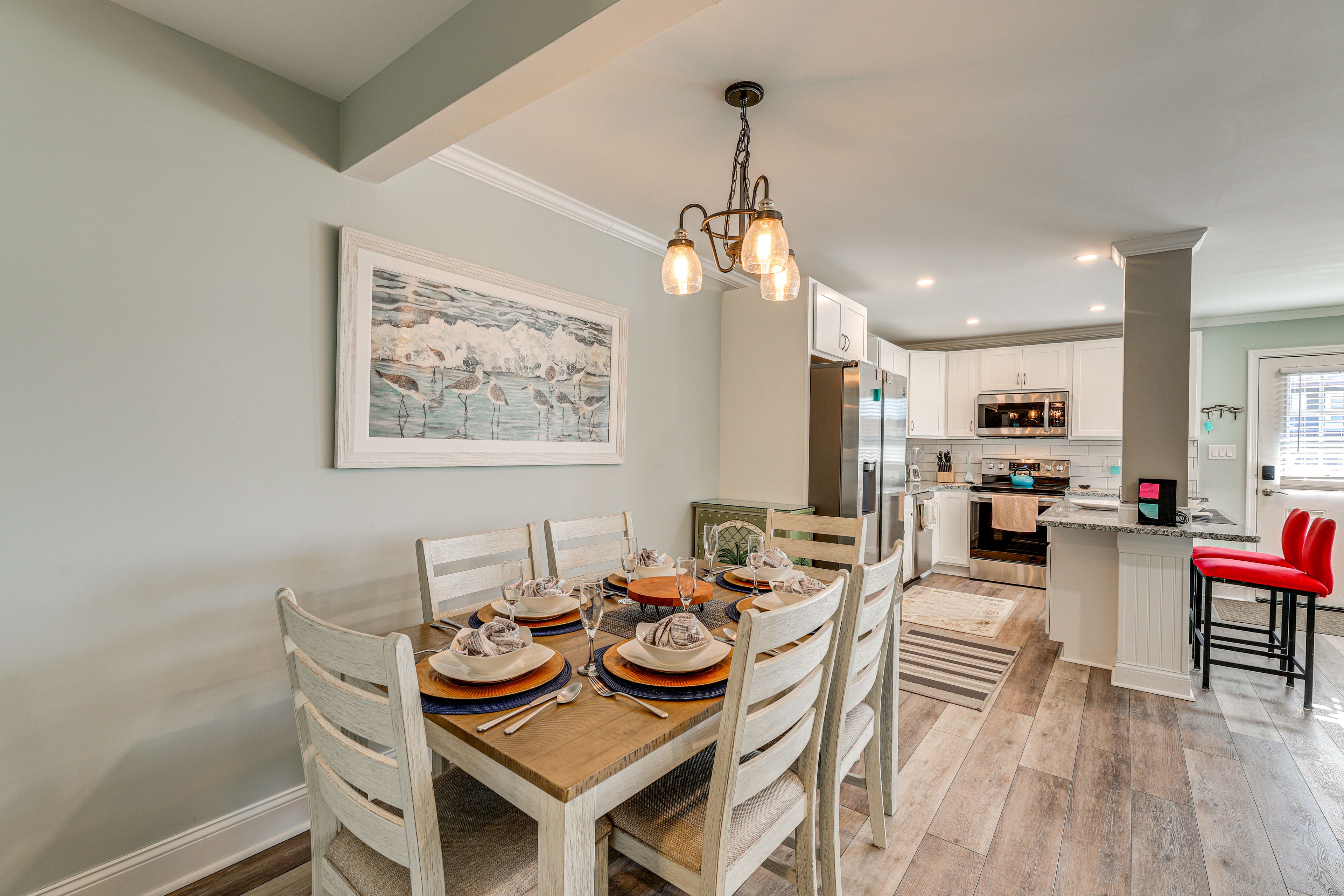 Dining Area | Dishware/Flatware
