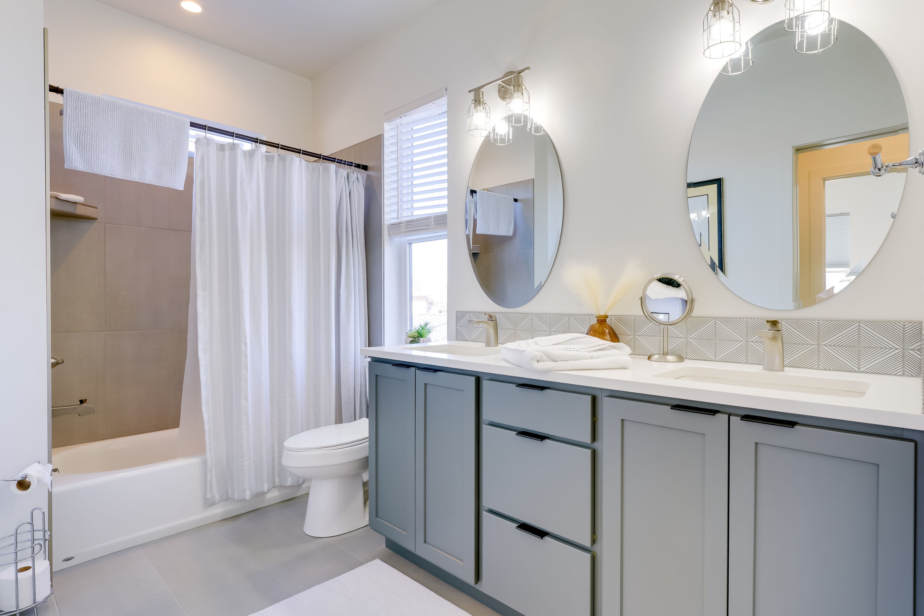 Bathroom | 3rd Floor