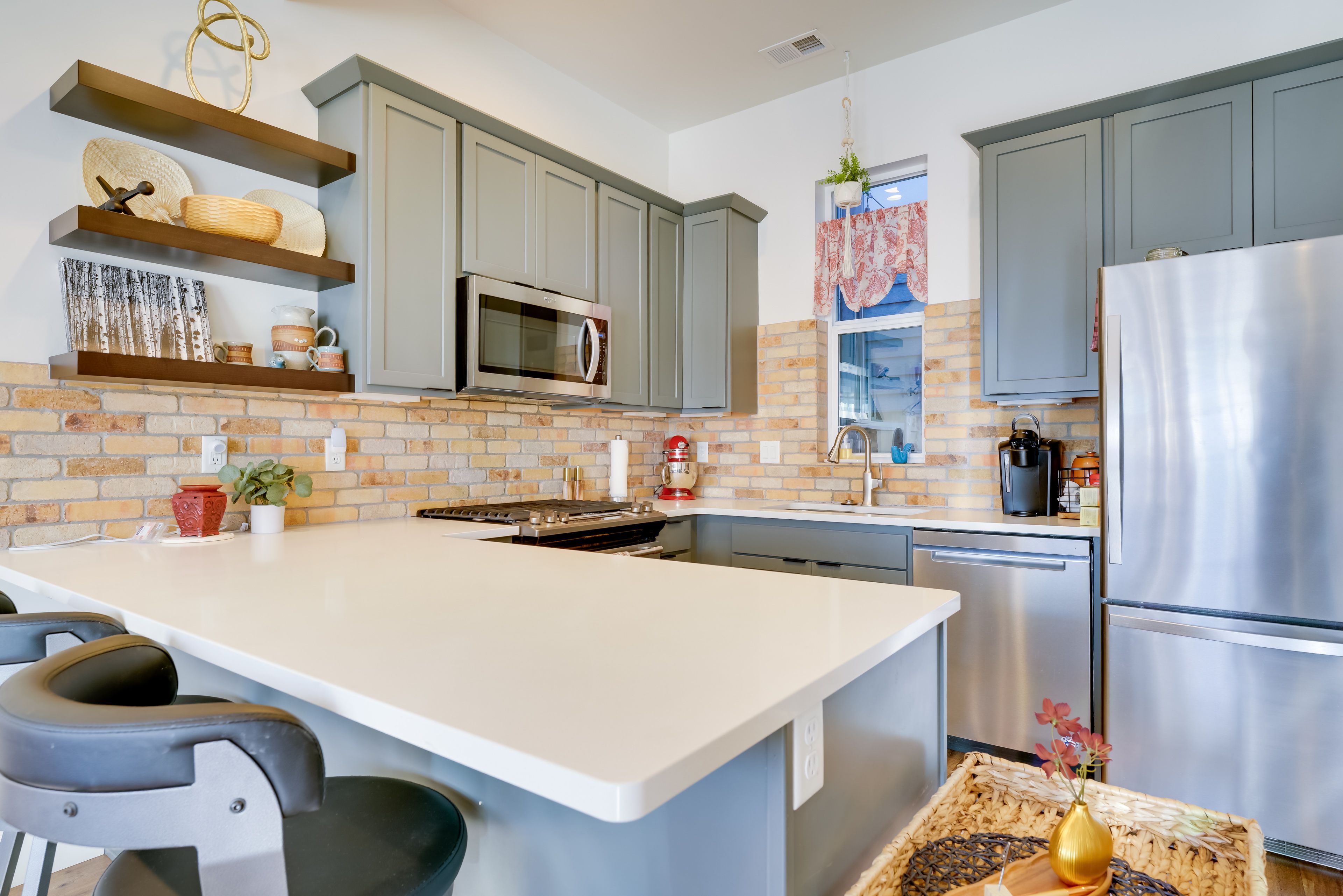 Kitchen | Breakfast Bar | 1st Floor