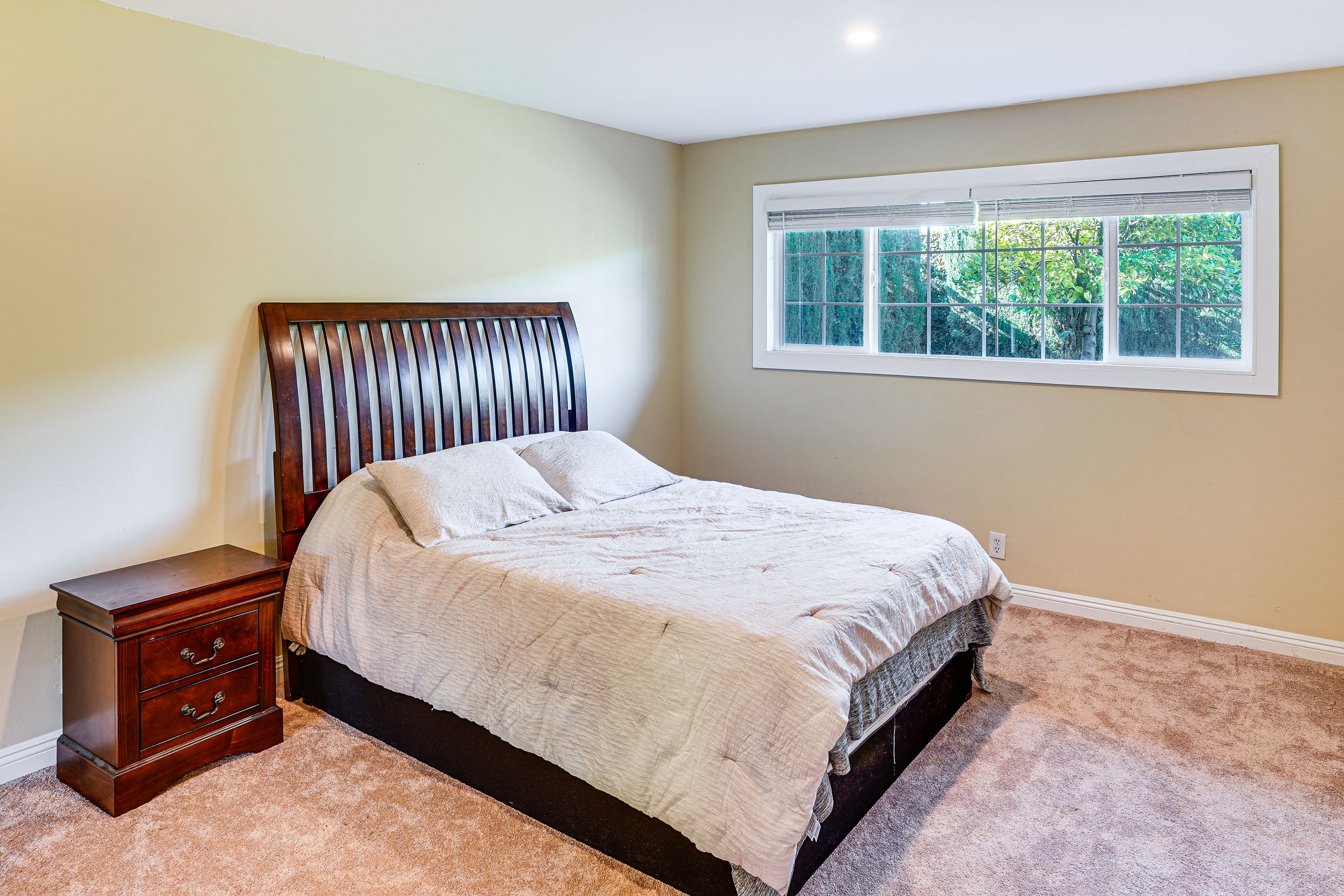 Bedroom 1 | Queen Bed