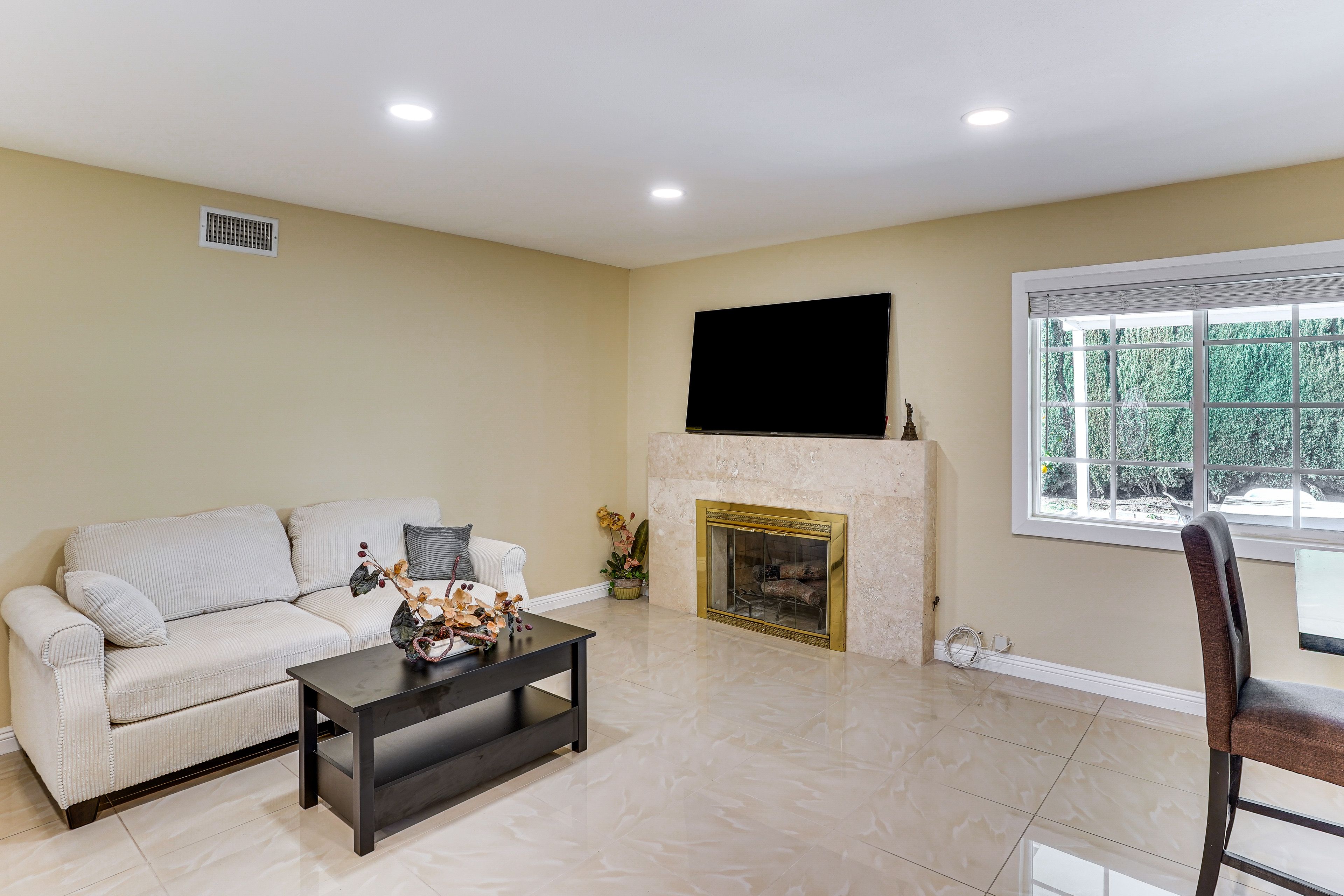 Living Room | Smart TV