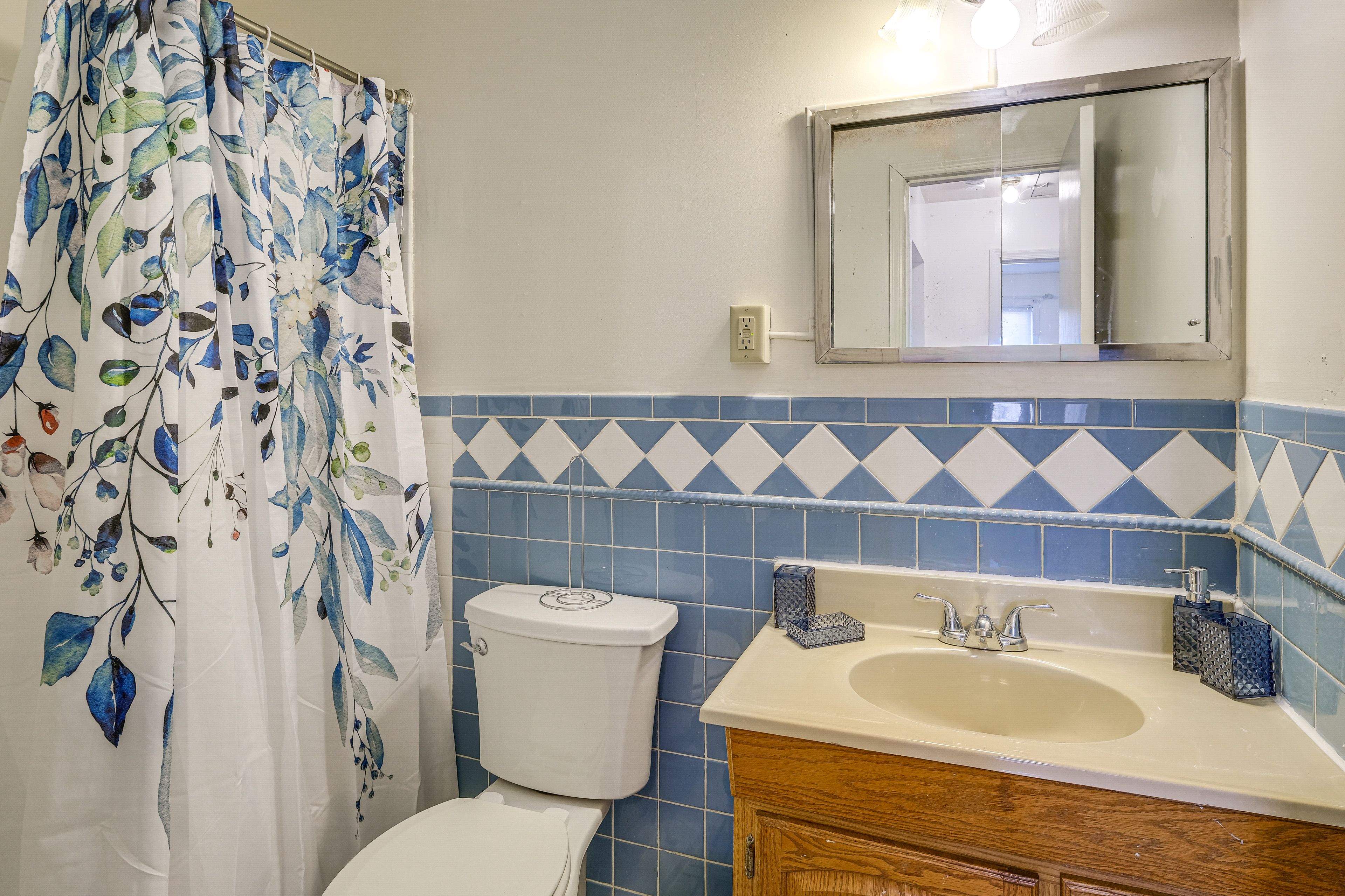 Full Bathroom | Main Level