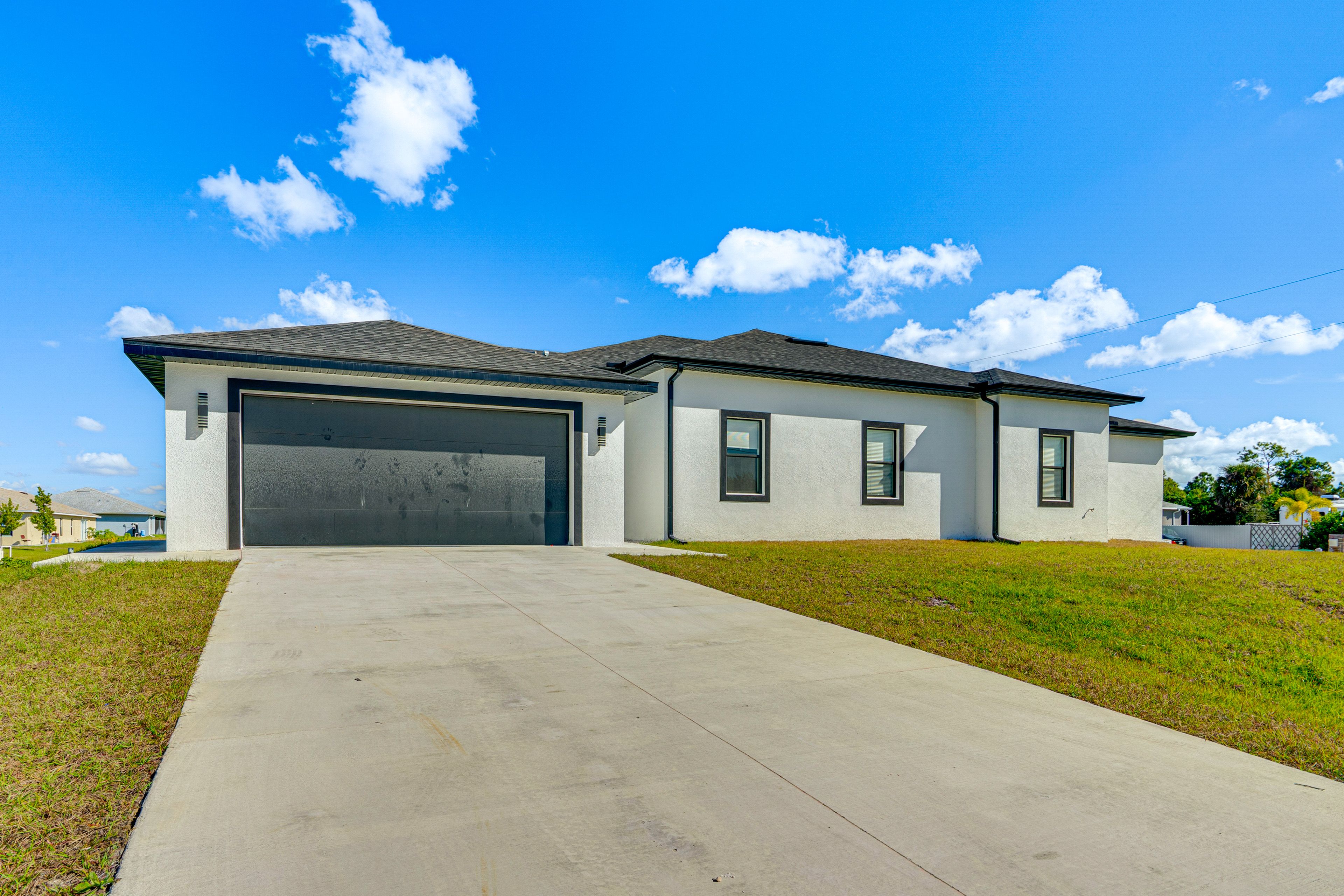 Parking | Driveway (4 Vehicles)