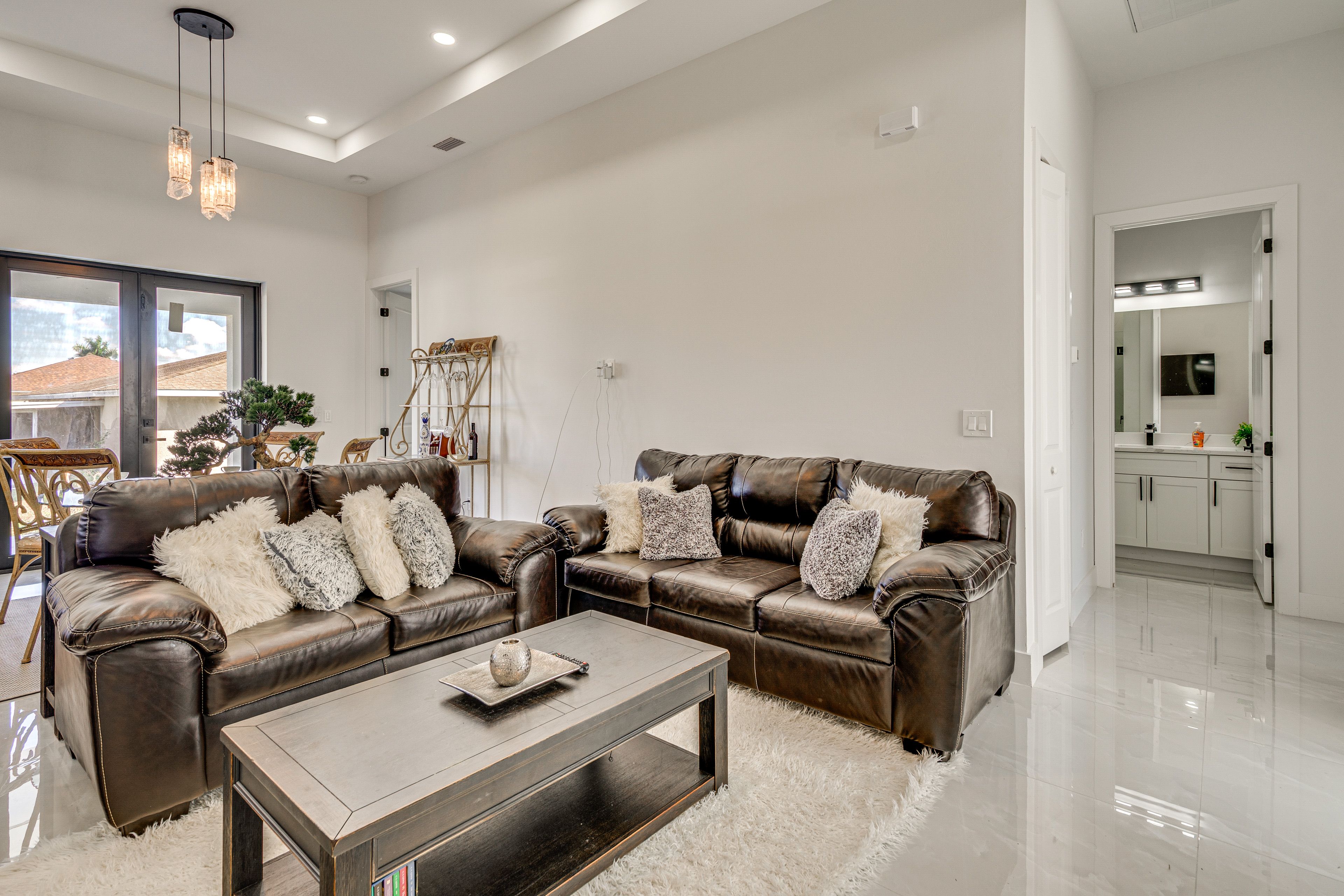 Living Room | Smart TV | Central A/C