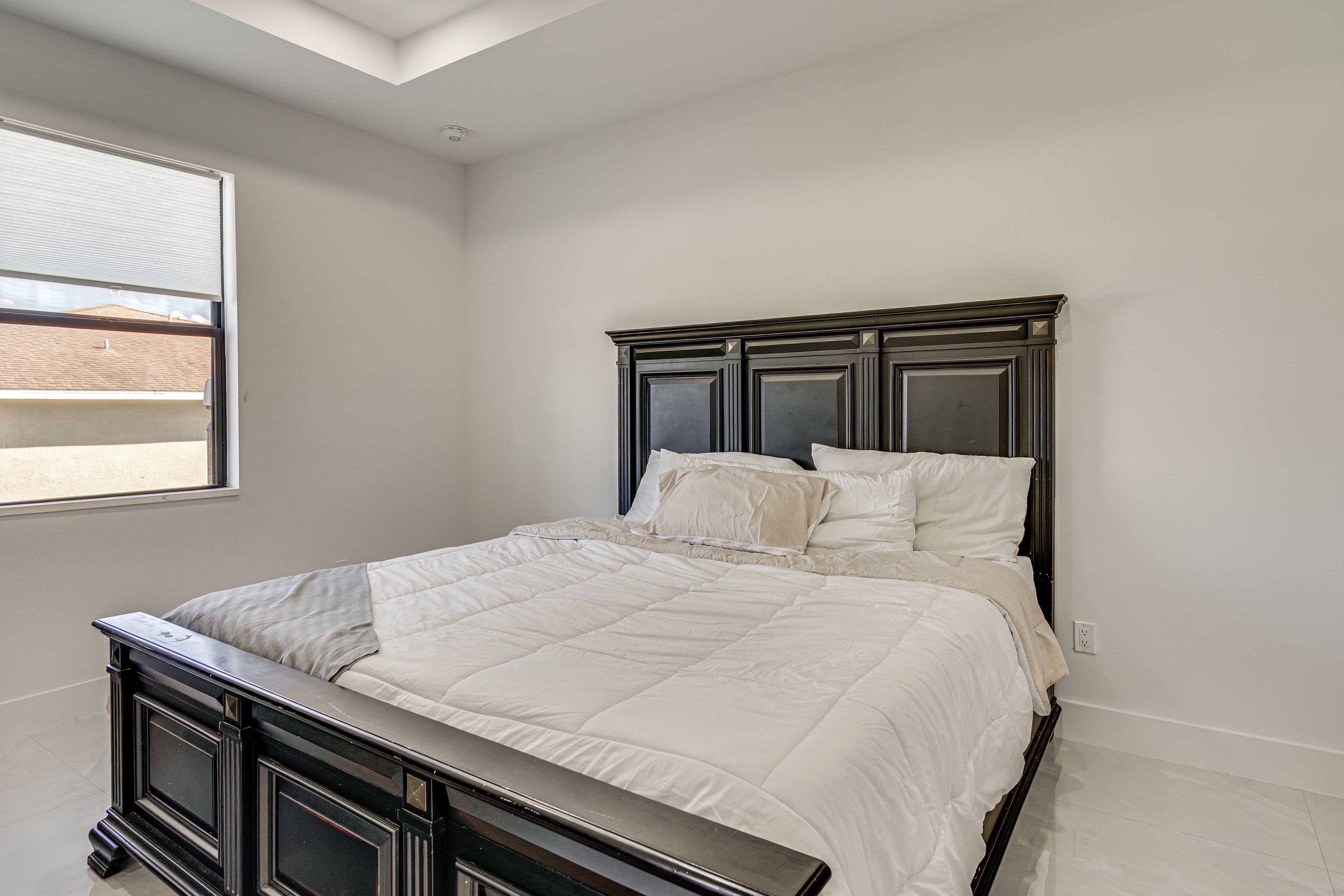 Bedroom 1 | King Bed