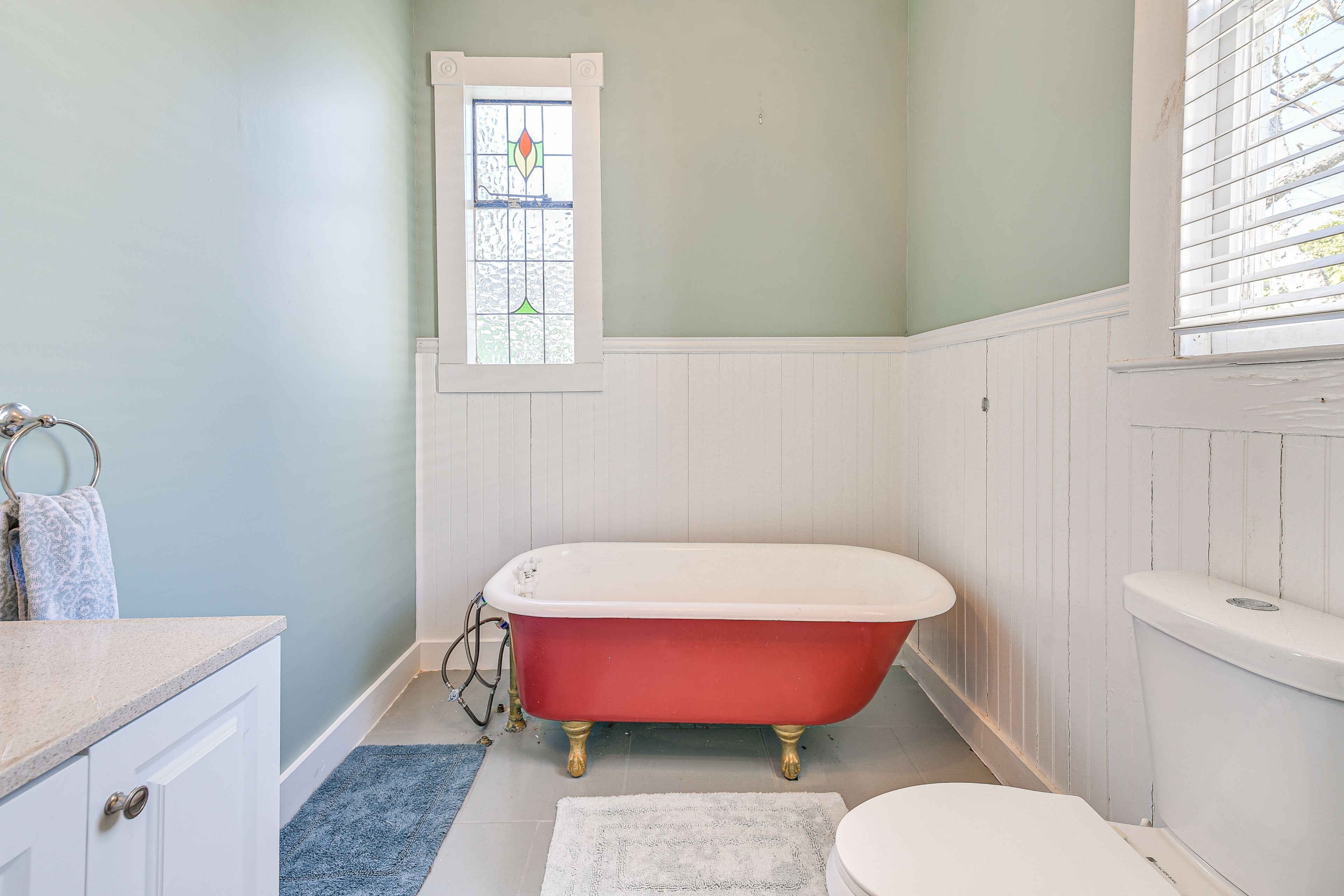 Full Bathroom | 2nd Floor