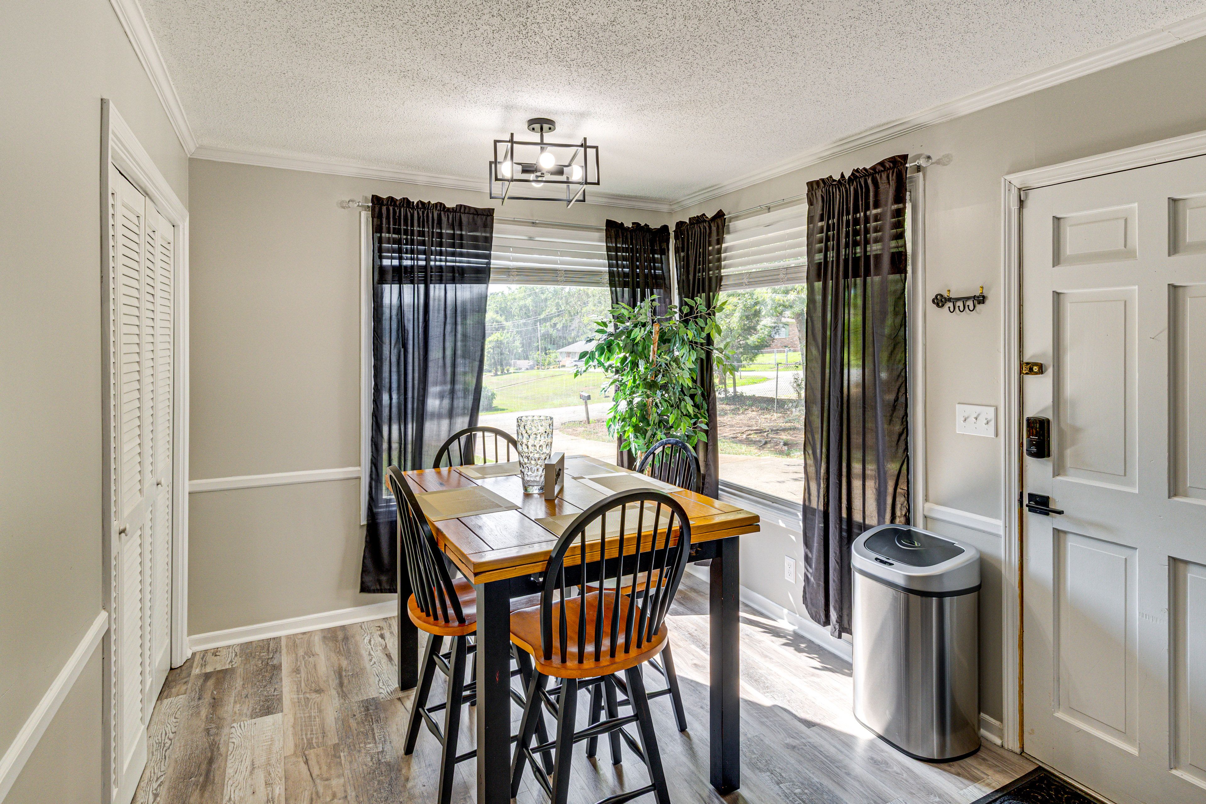 Dining Table | Laundry