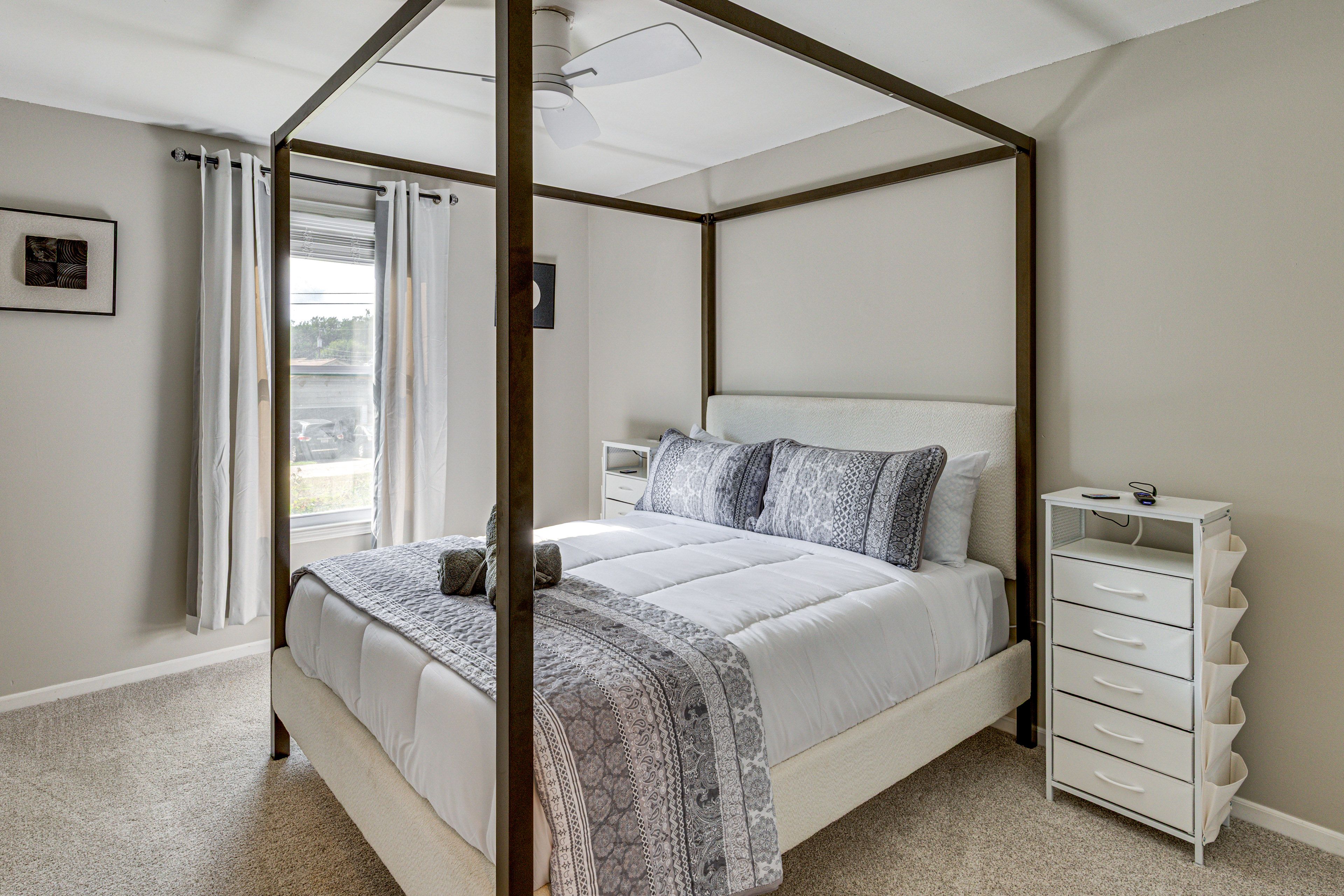 Bedroom 2 | Queen Bed