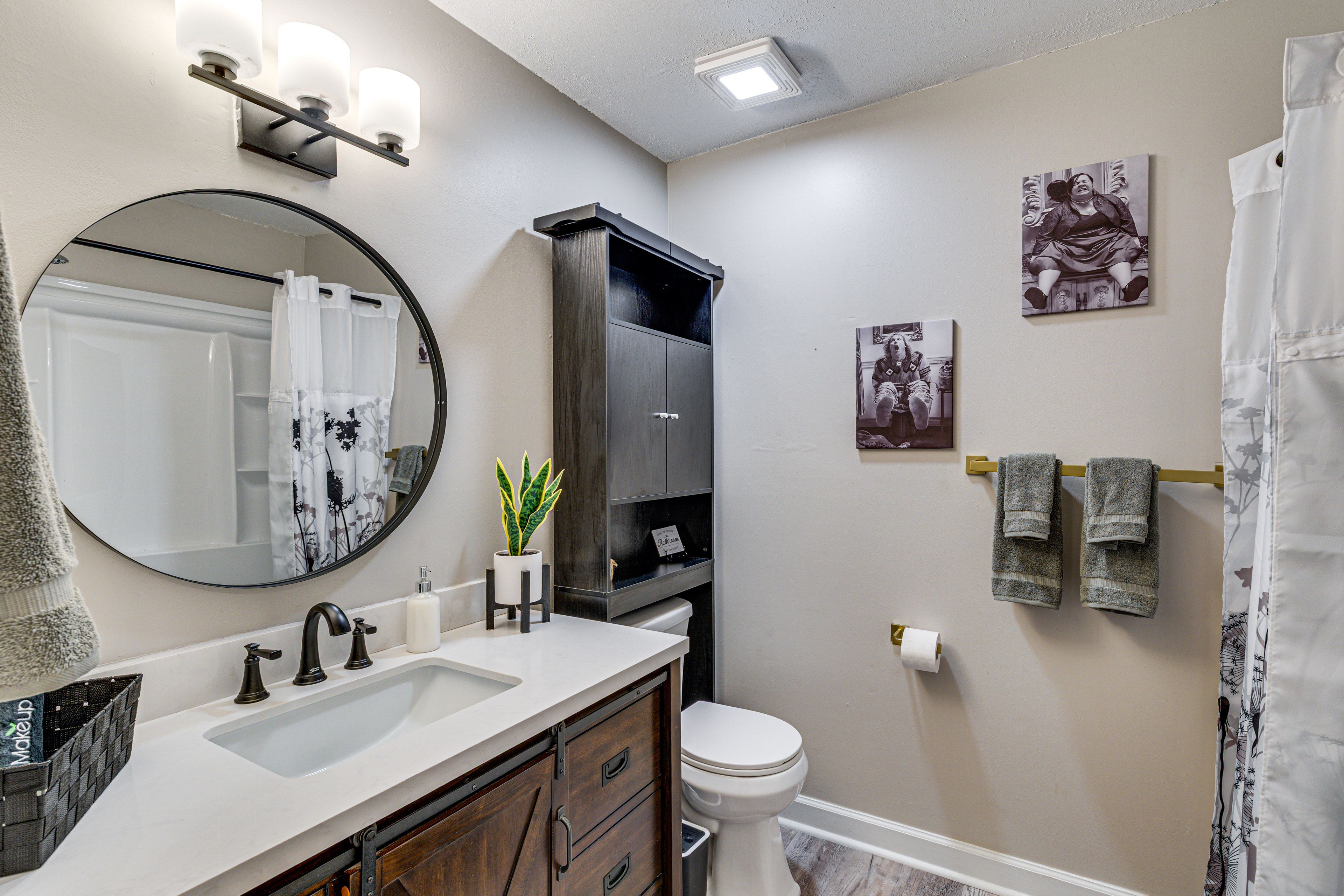 Full Bathroom