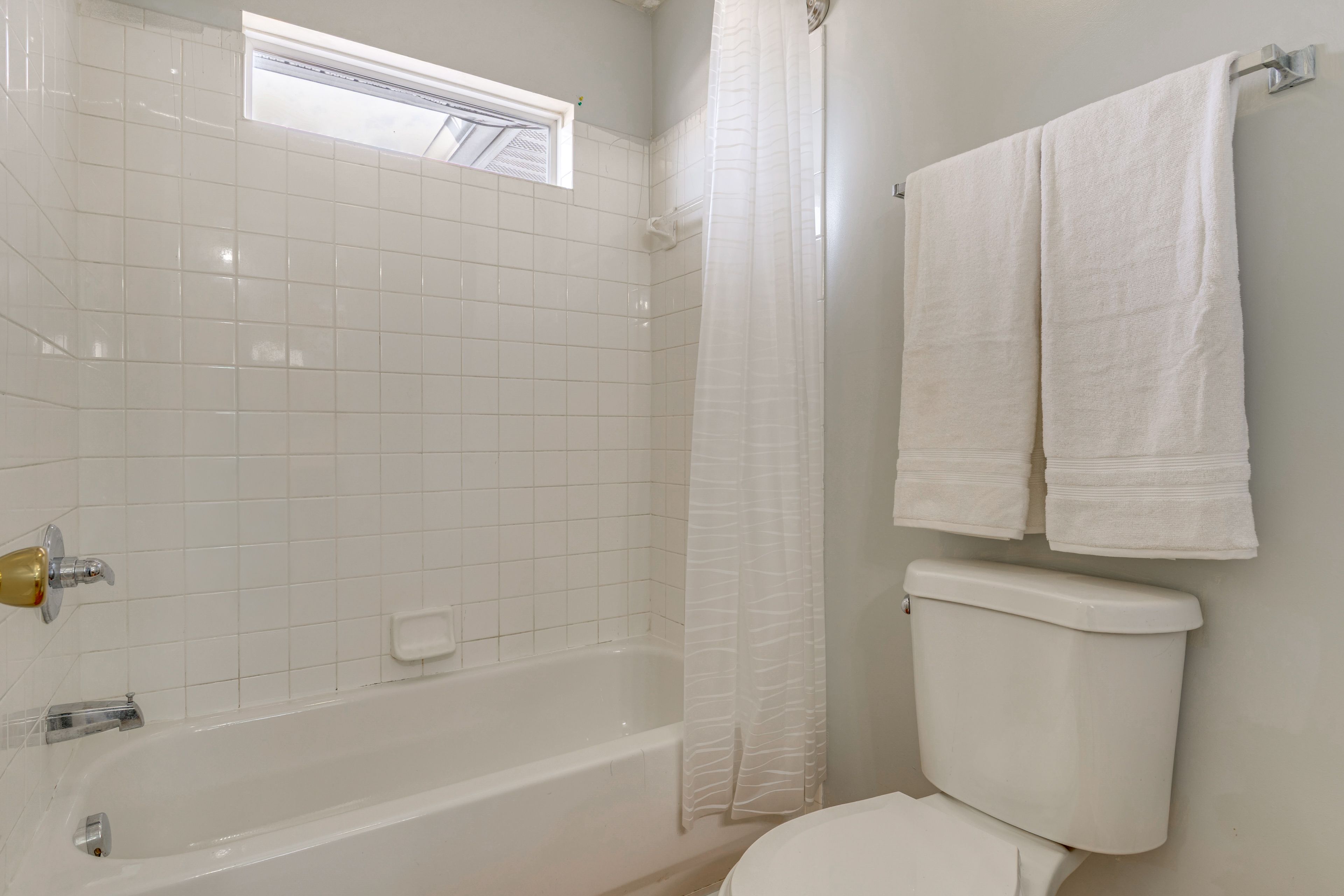 Full Bath | 2nd Floor